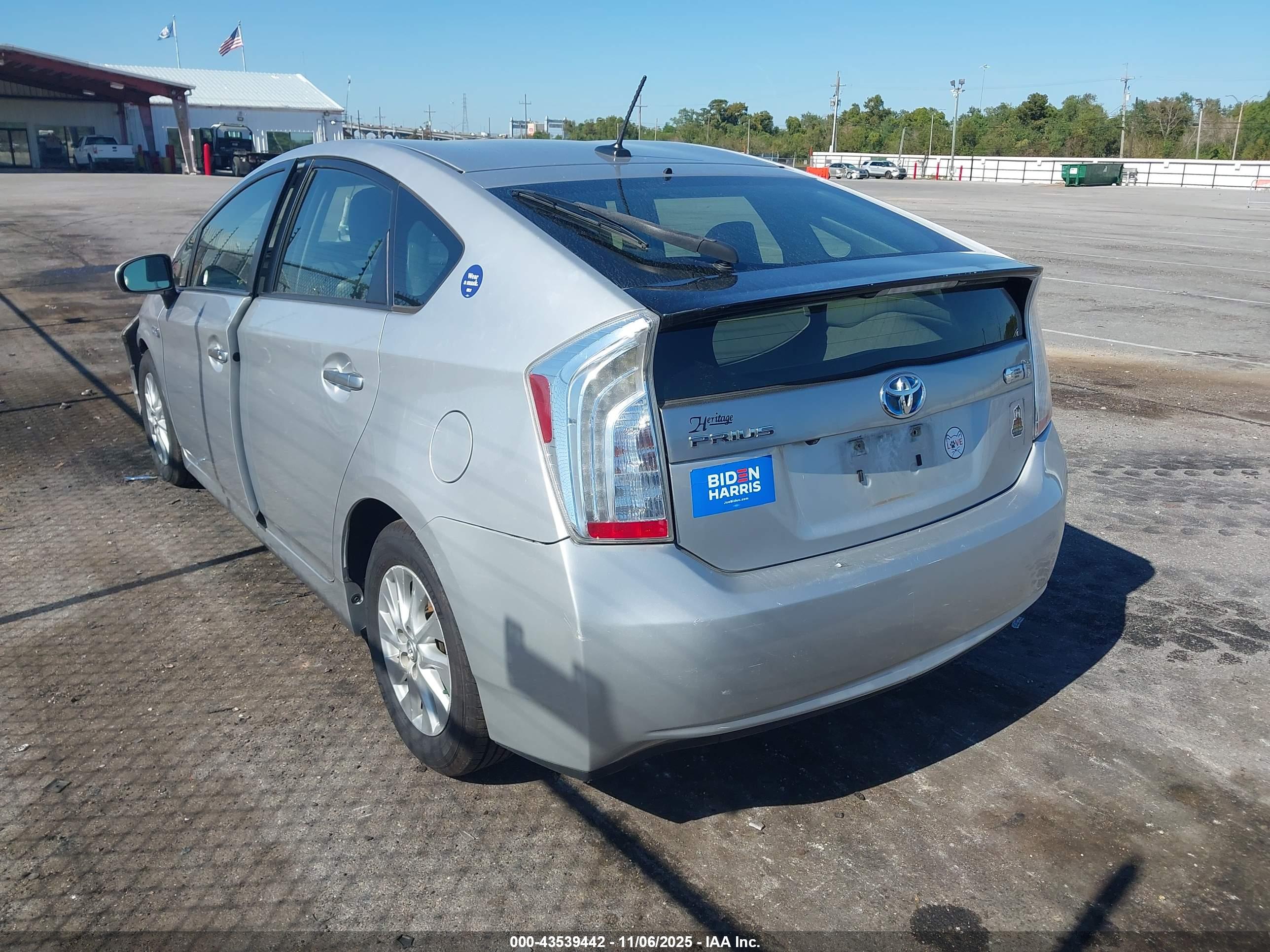 TOYOTA PRIUS image 3