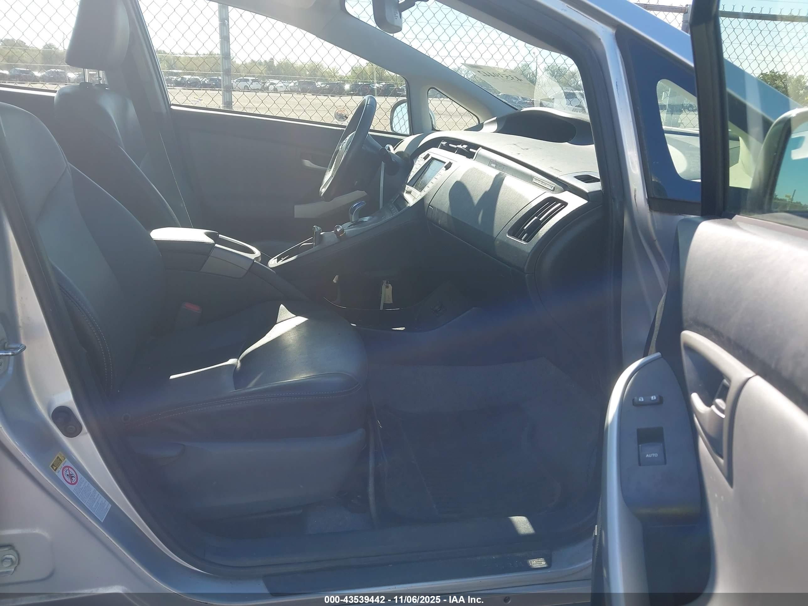 TOYOTA PRIUS image 5