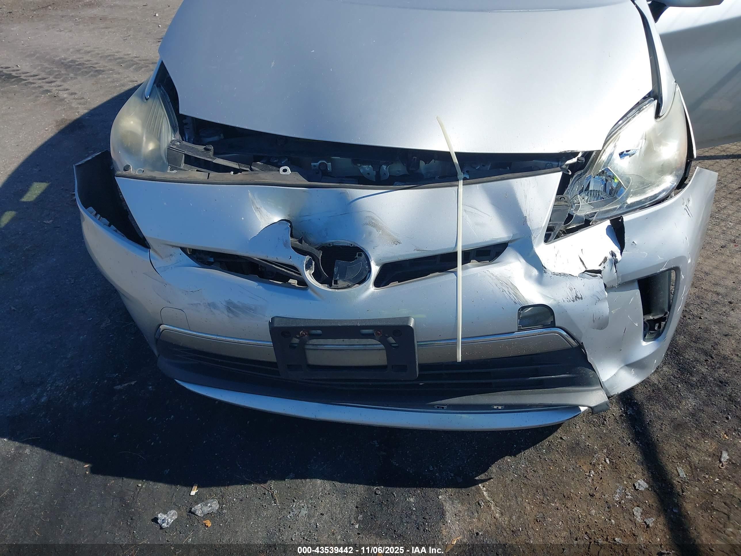 TOYOTA PRIUS image 6