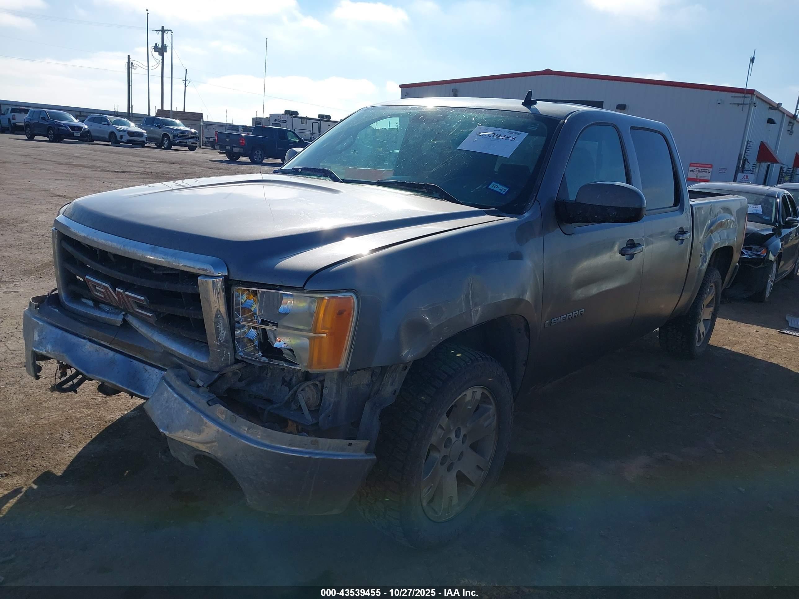 GMC SIERRA image 2