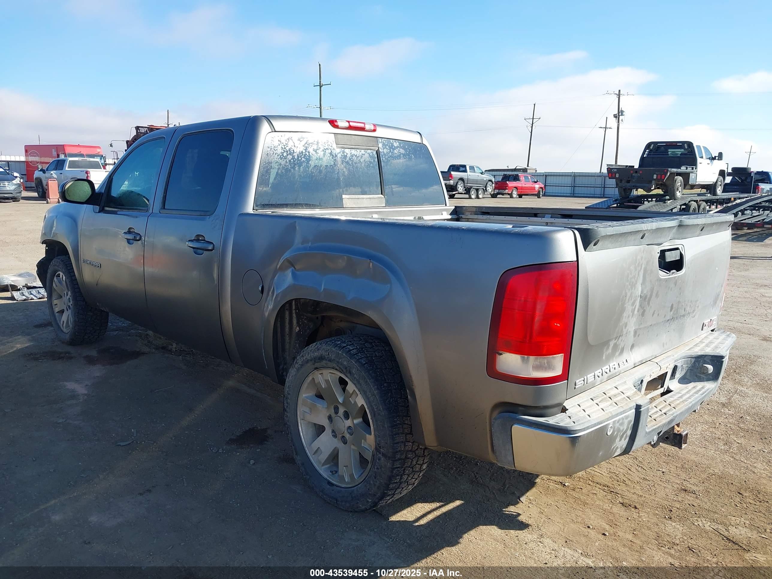 GMC SIERRA image 3