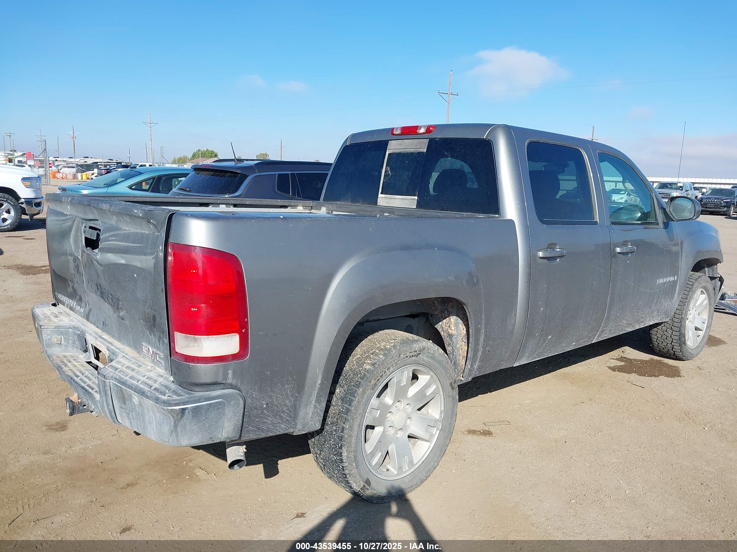 GMC SIERRA image 4