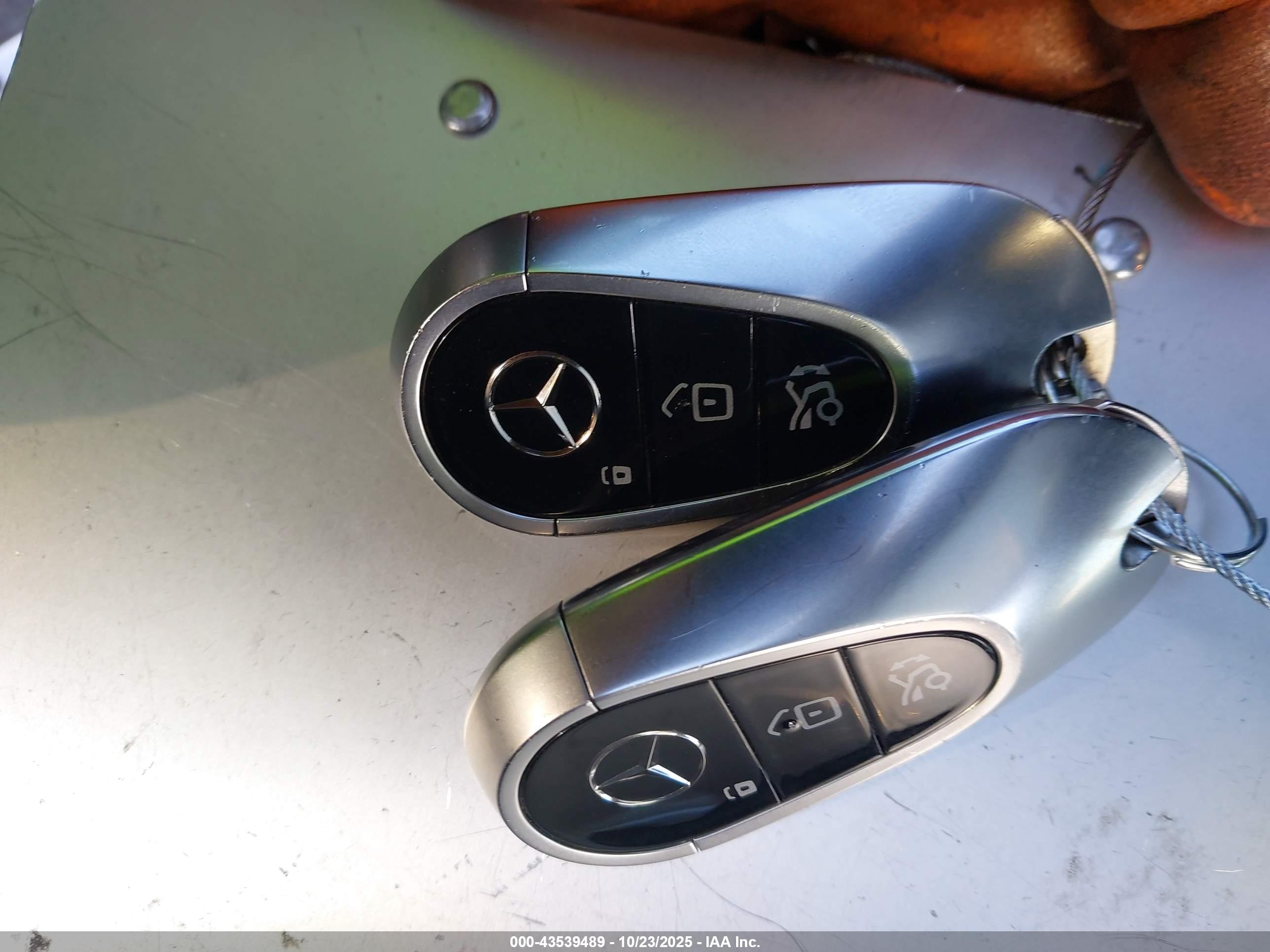 MERCEDES-BENZ EQS image 11