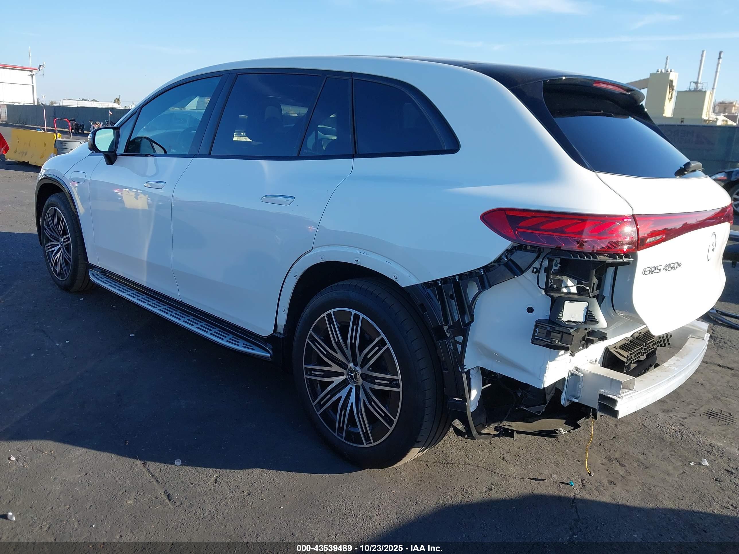 MERCEDES-BENZ EQS image 3