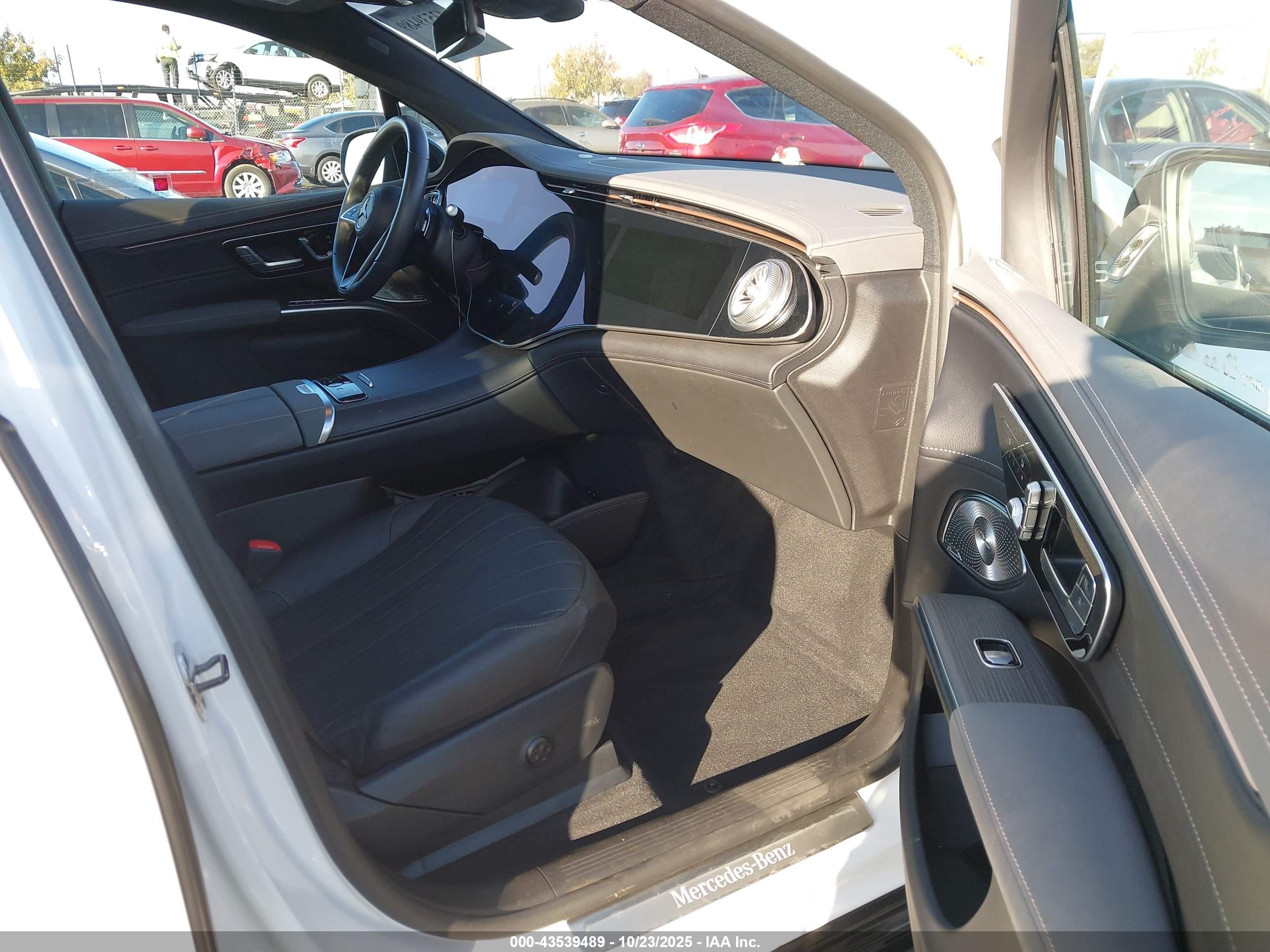MERCEDES-BENZ EQS image 5