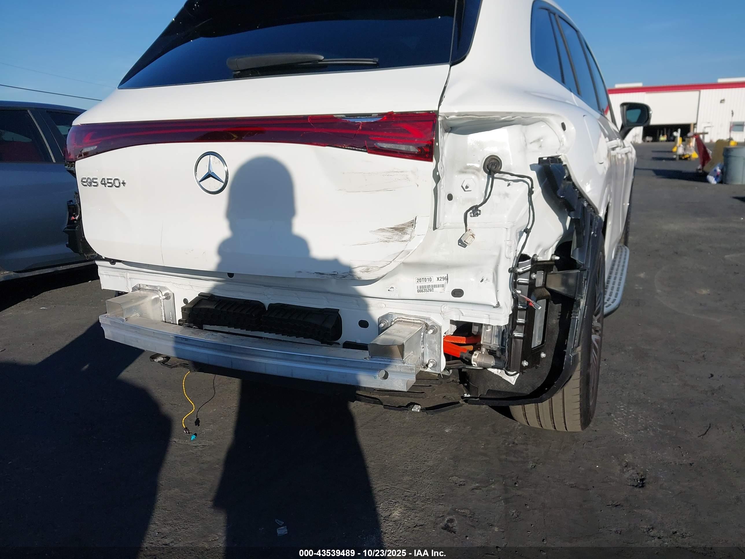 MERCEDES-BENZ EQS image 6