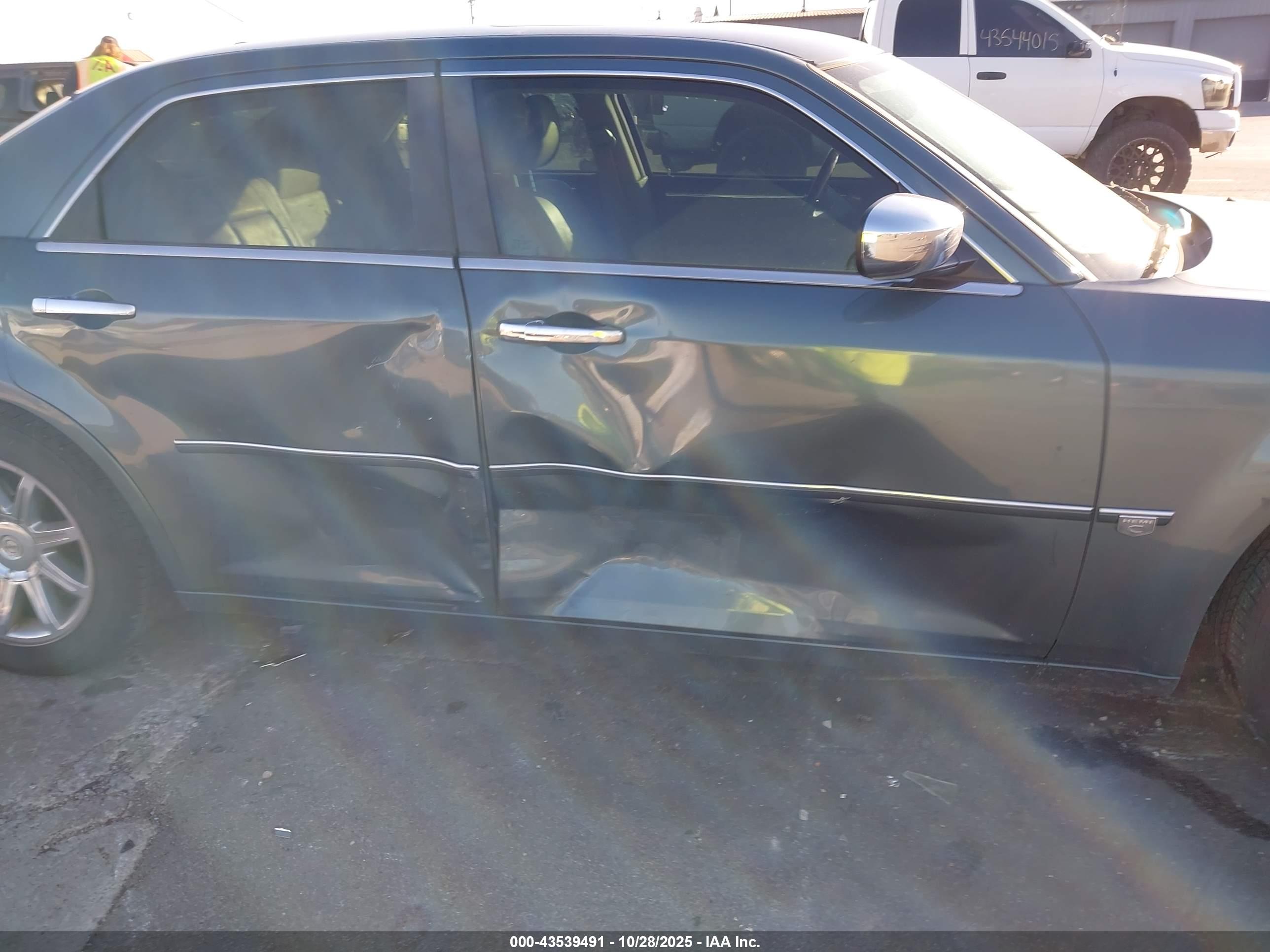 CHRYSLER 300C image 6