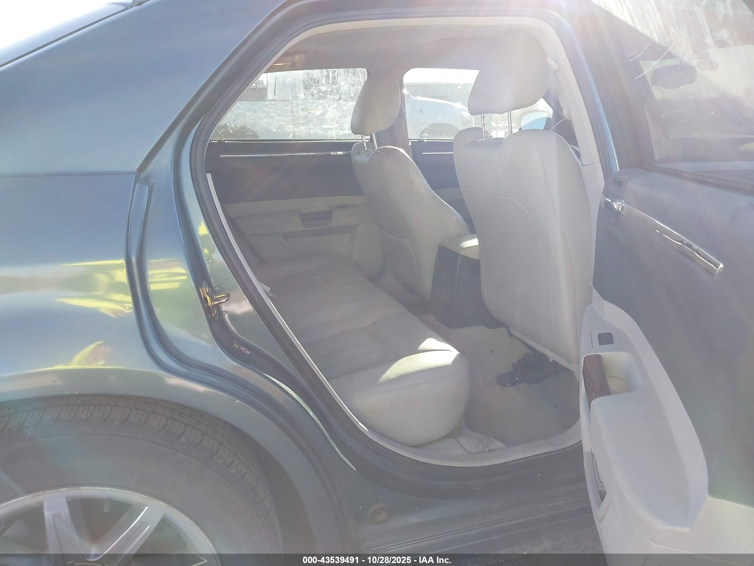 CHRYSLER 300C image 8