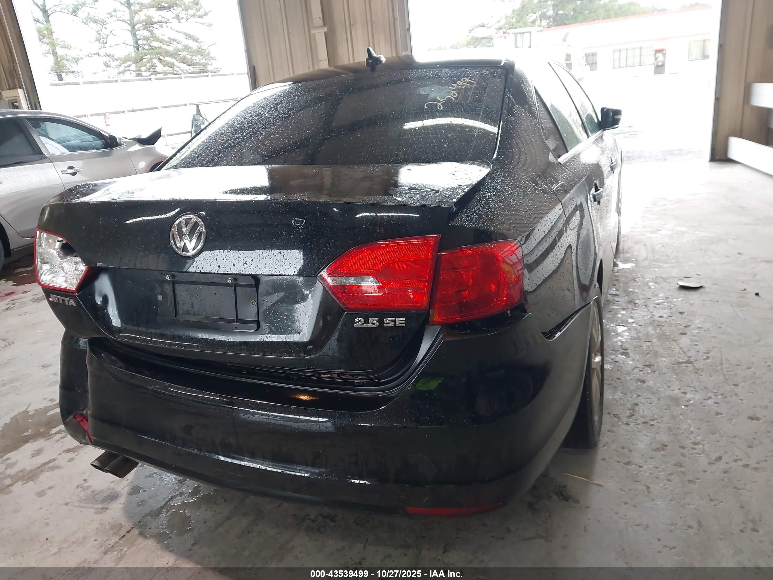 VOLKSWAGEN JETTA image 4