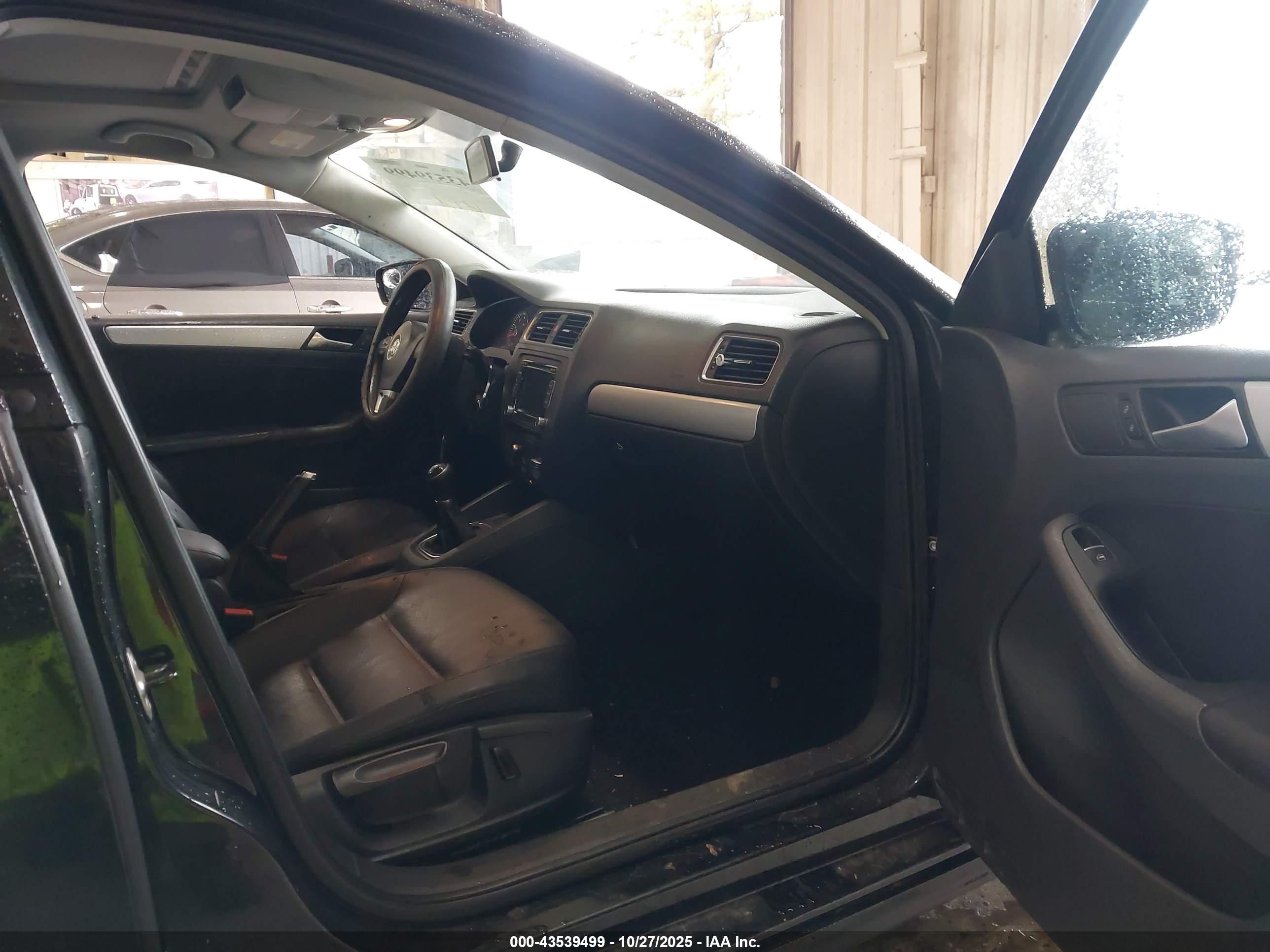 VOLKSWAGEN JETTA image 5