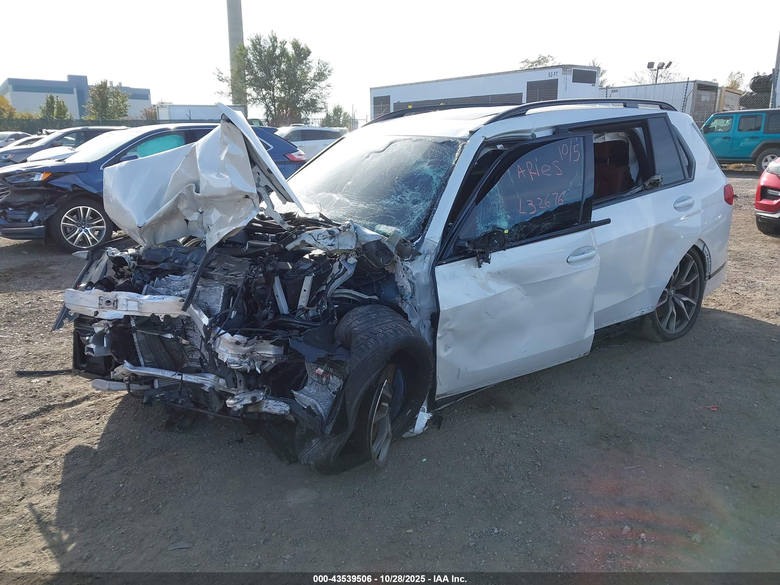 BMW X7 image 2