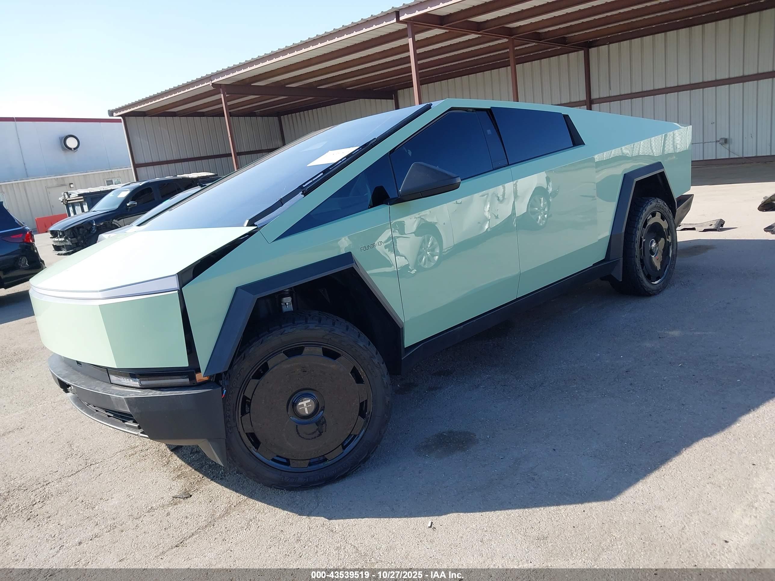 TESLA CYBERTRUCK image 2