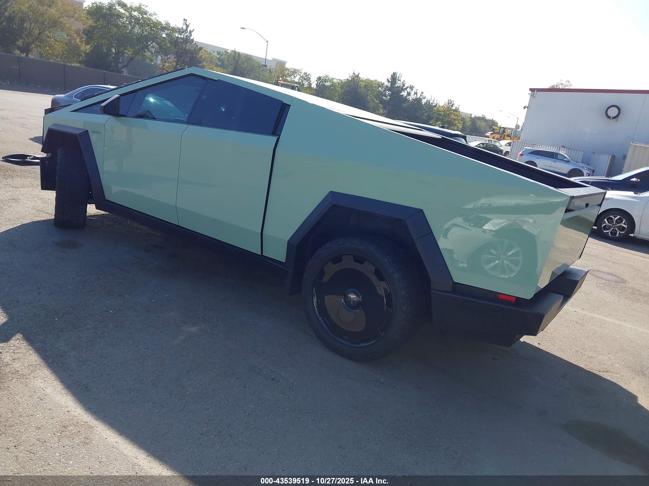 TESLA CYBERTRUCK image 3
