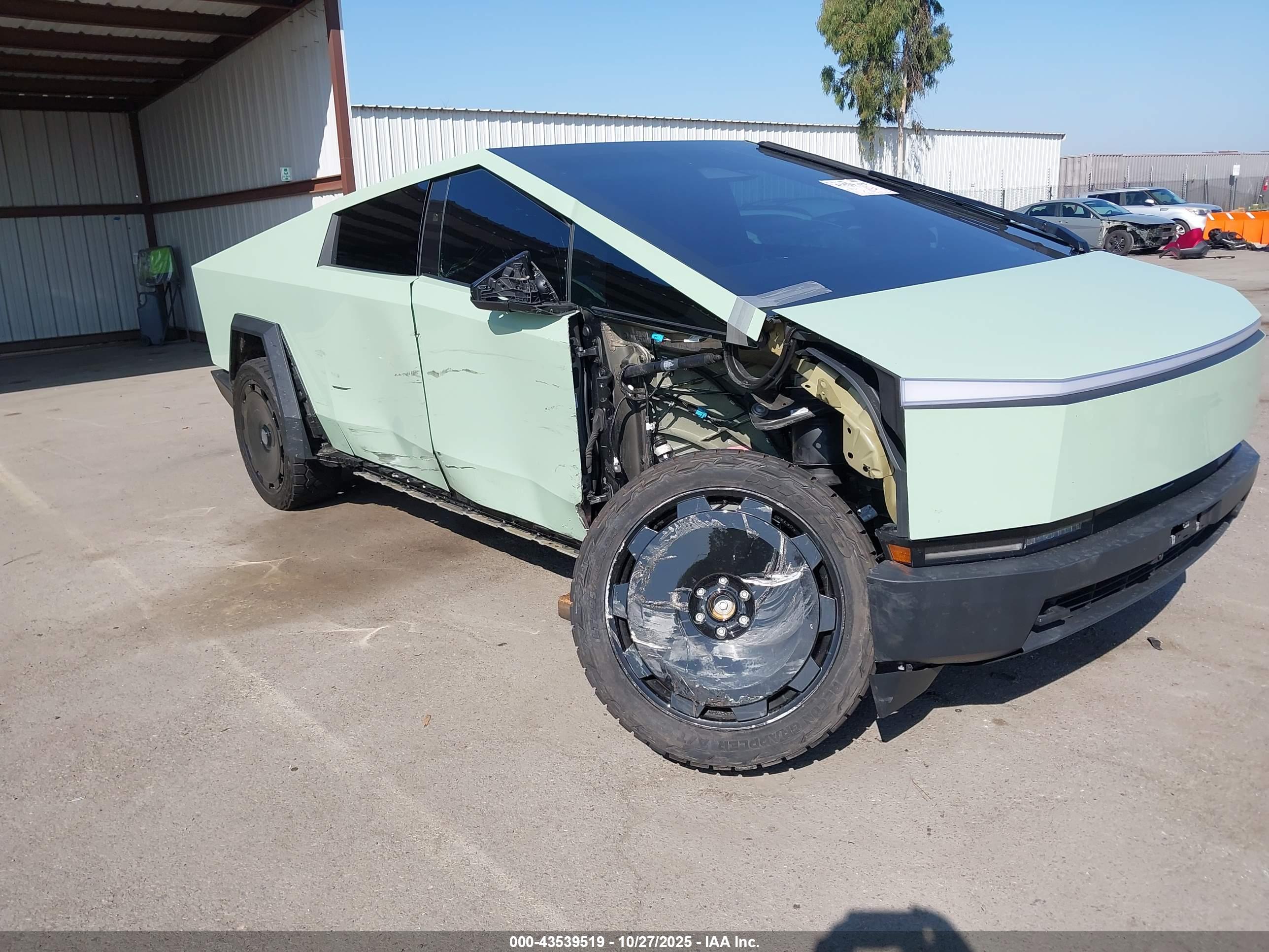 TESLA CYBERTRUCK image 6