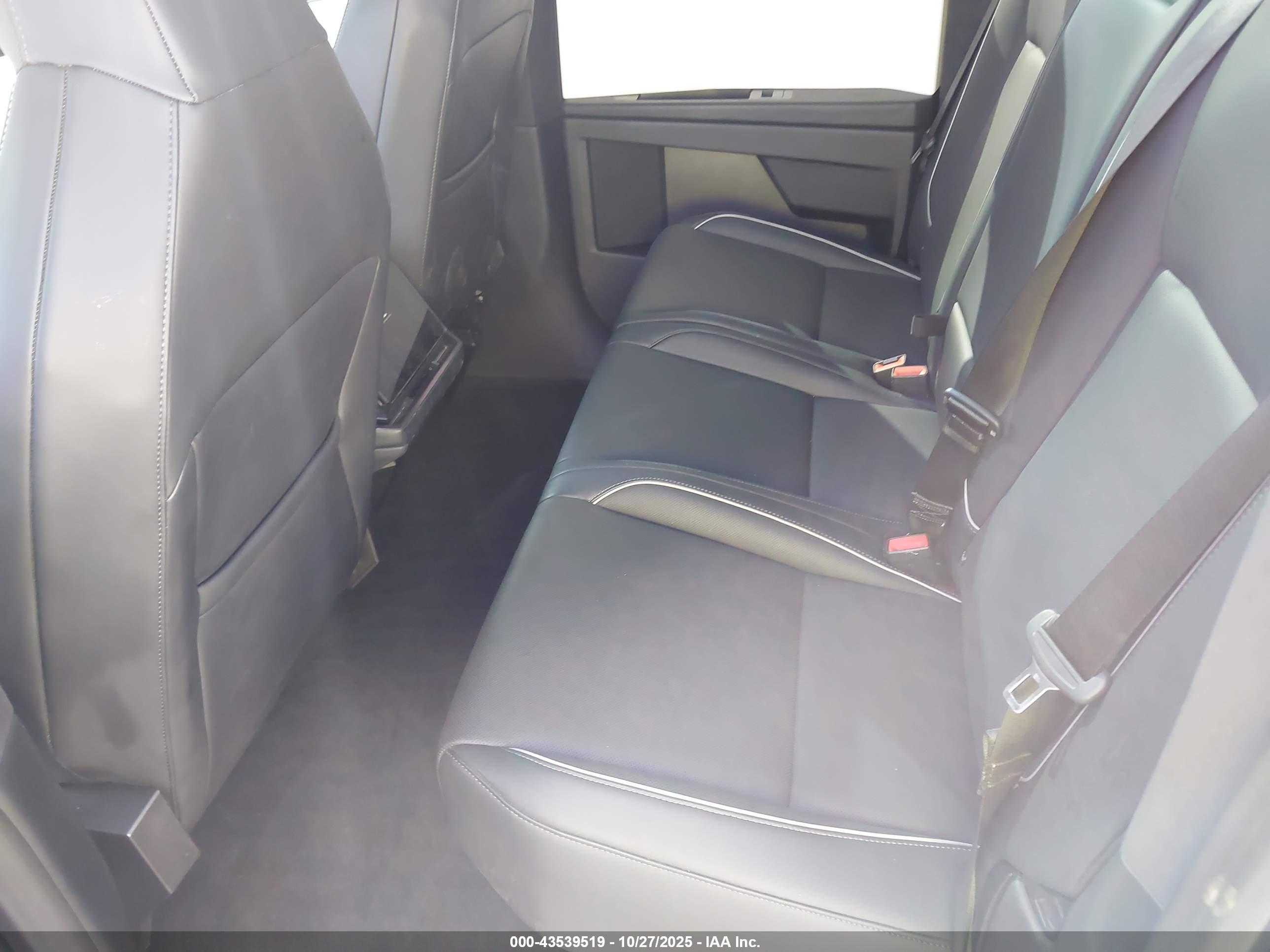 TESLA CYBERTRUCK image 8