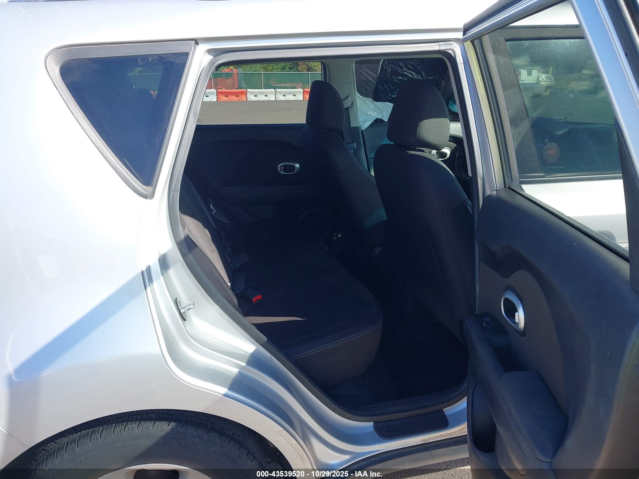 KIA SOUL image 8