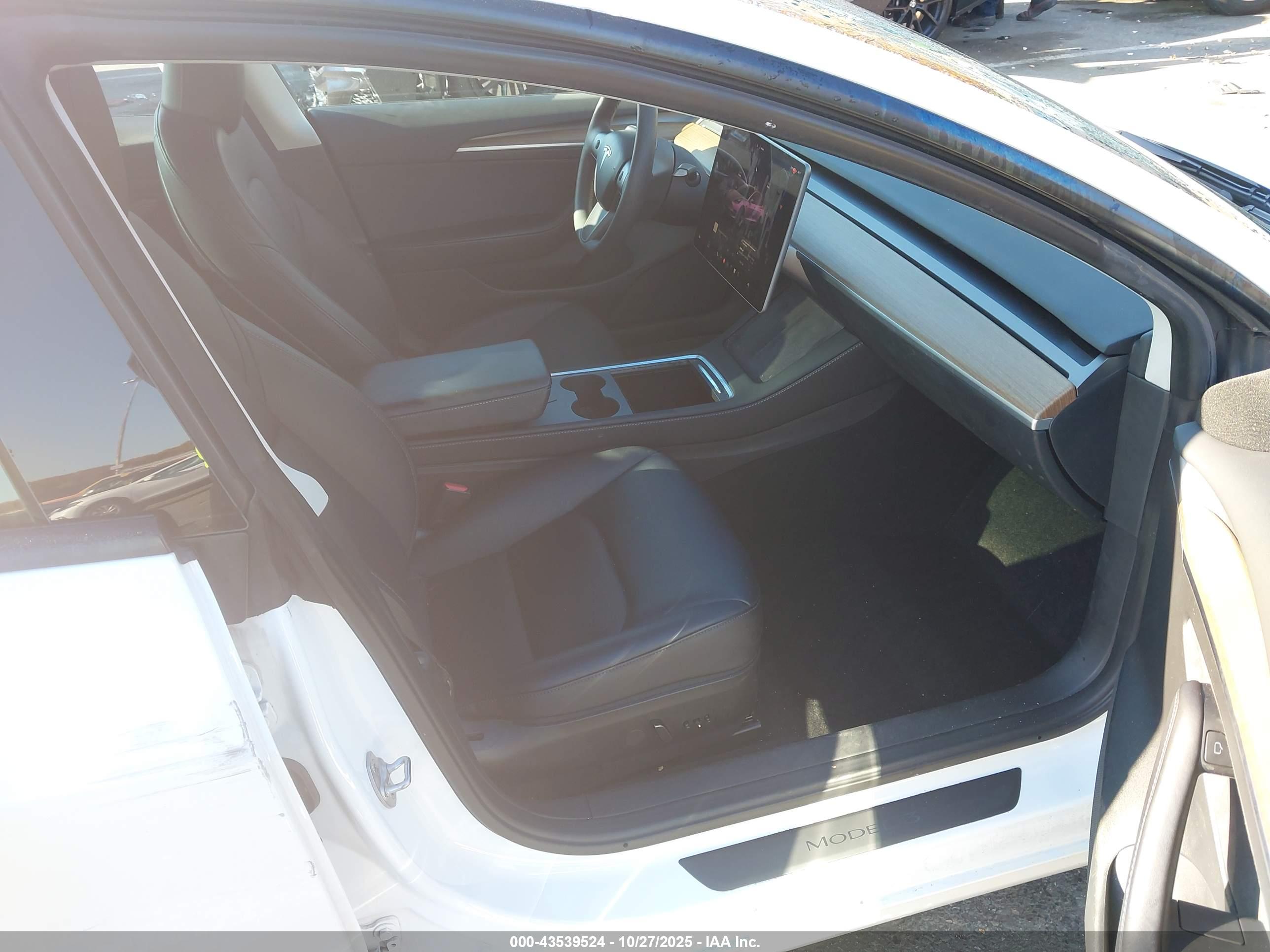 TESLA MODEL image 5