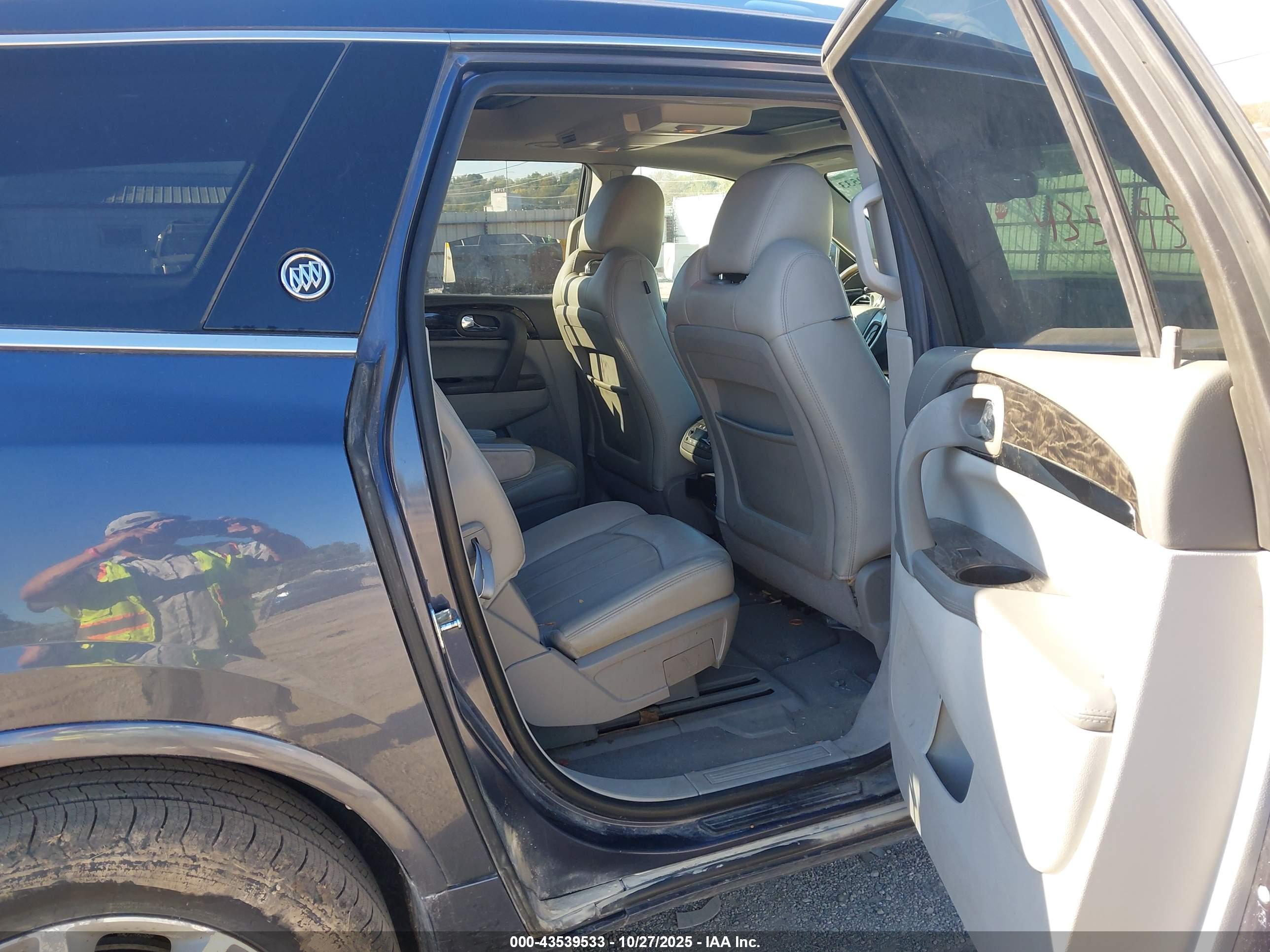 BUICK ENCLAVE image 8