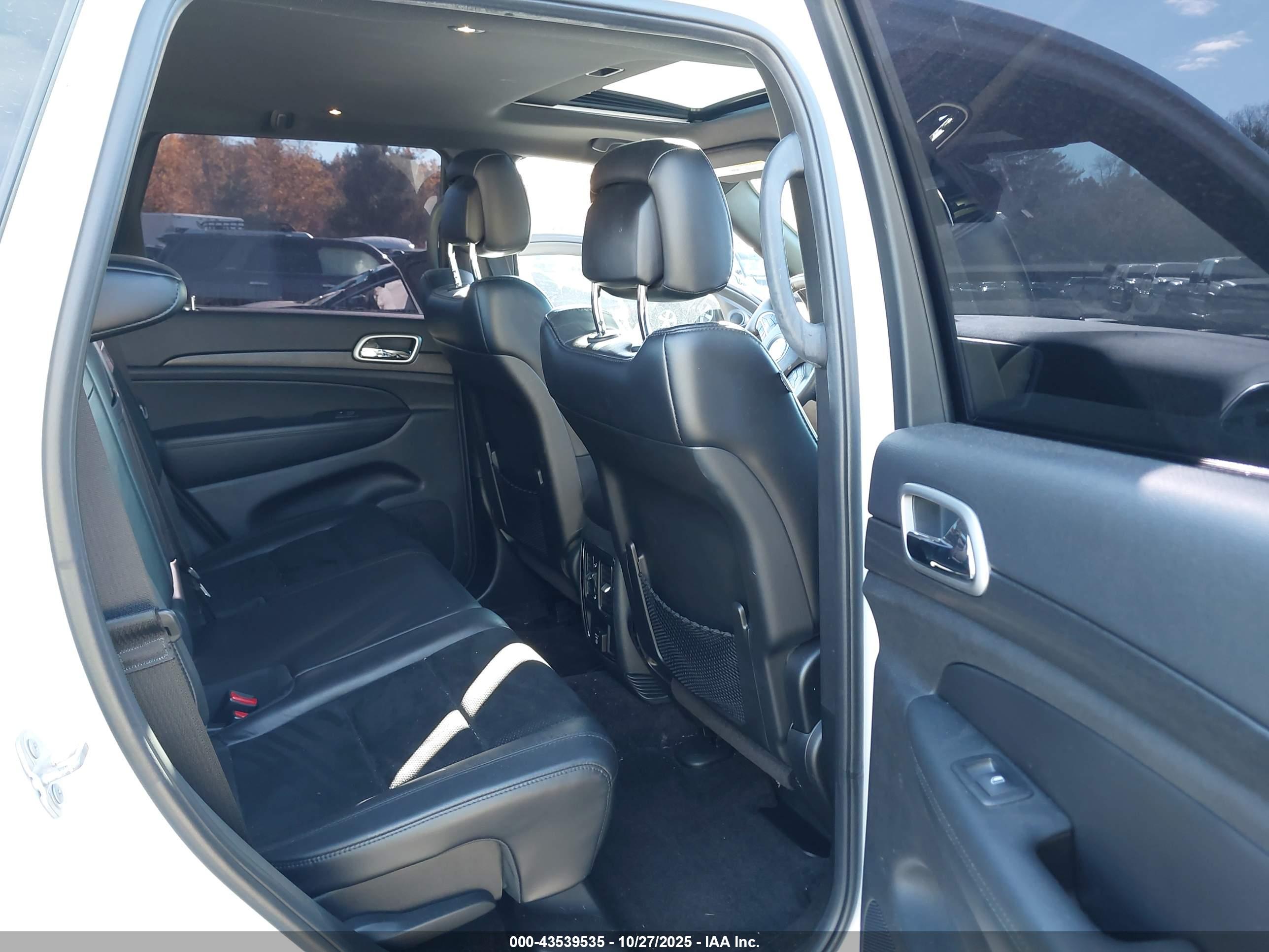 JEEP GRAND image 8