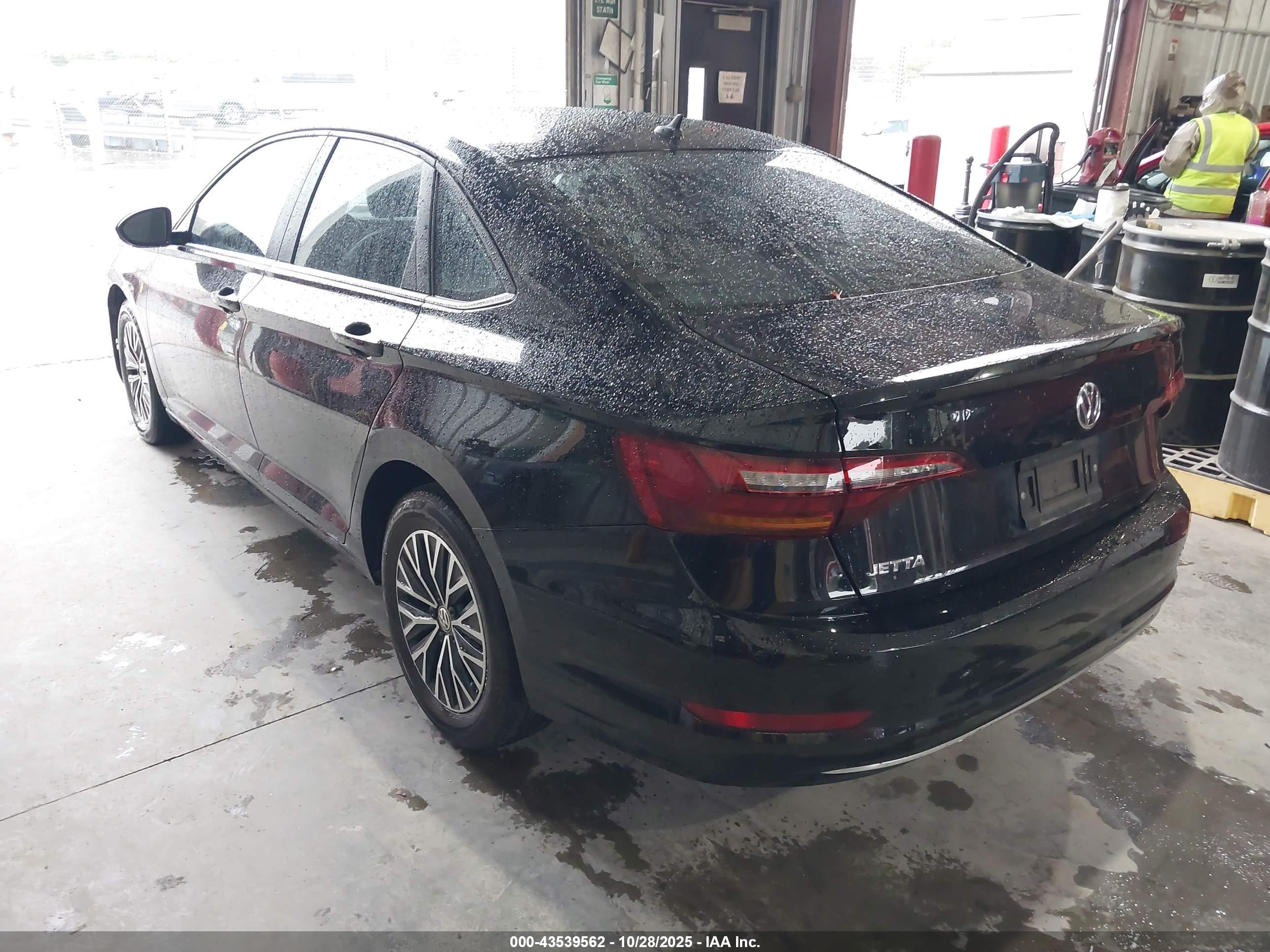 VOLKSWAGEN JETTA image 3