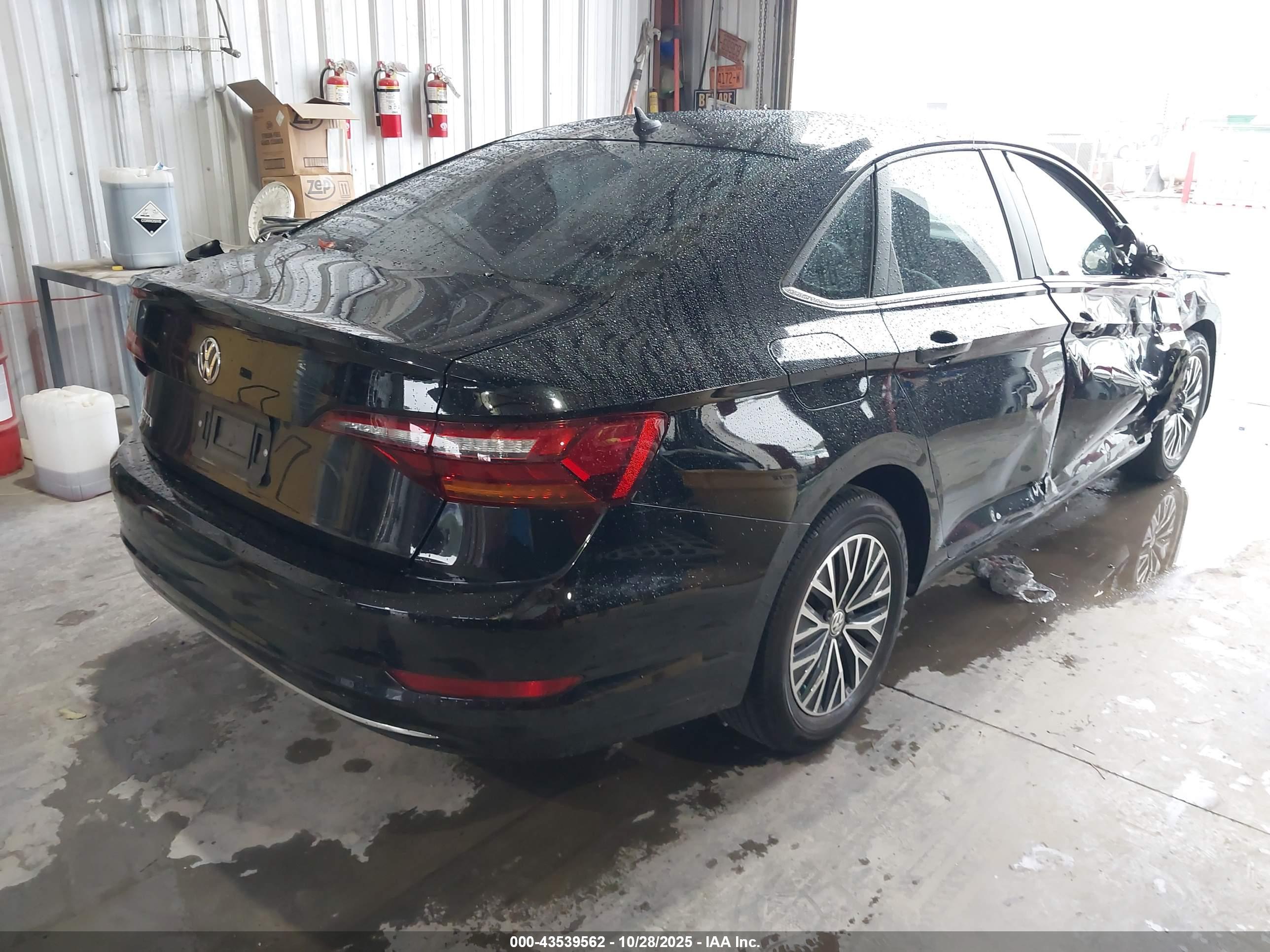 VOLKSWAGEN JETTA image 4