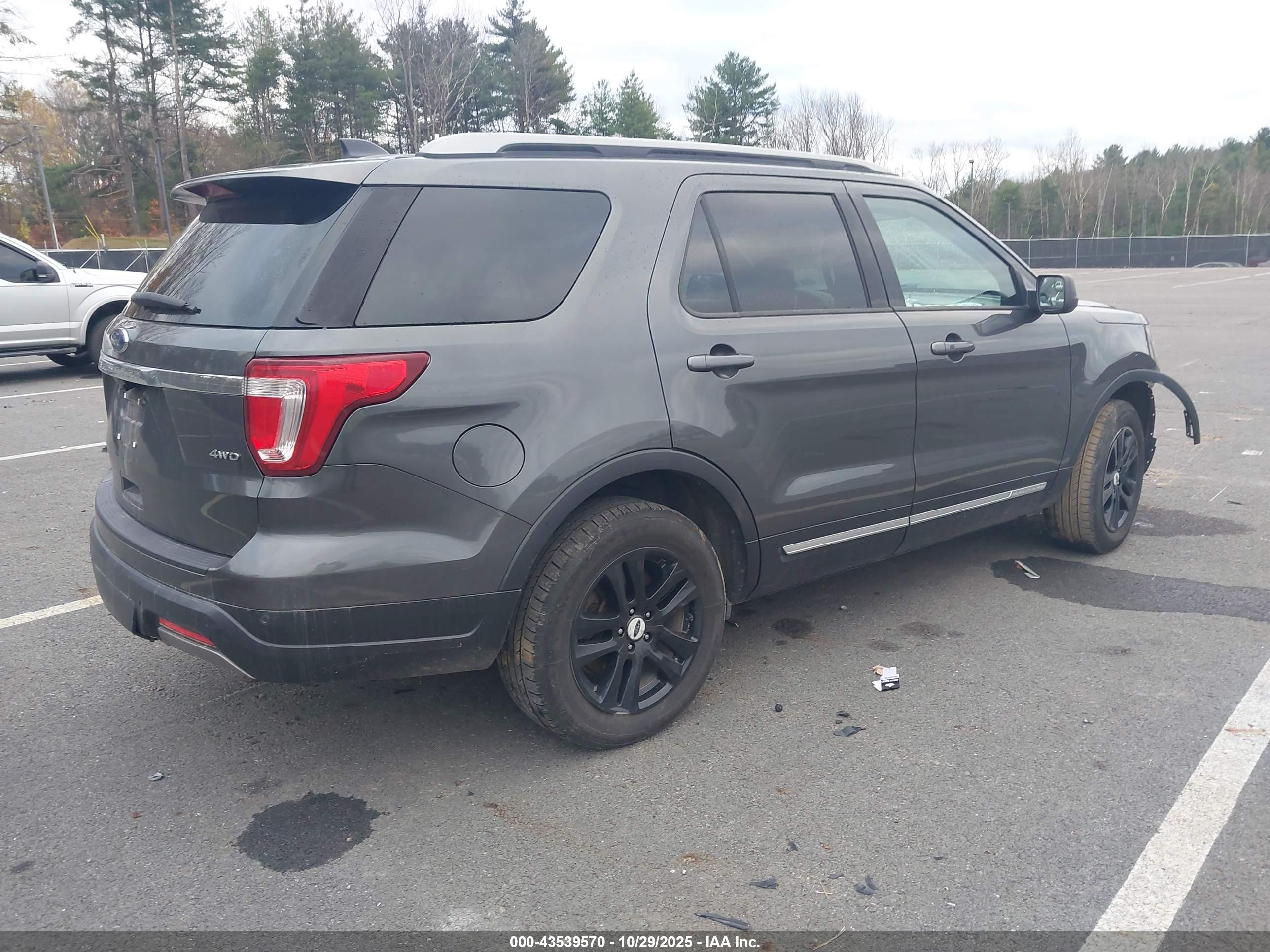 FORD EXPLORER image 4