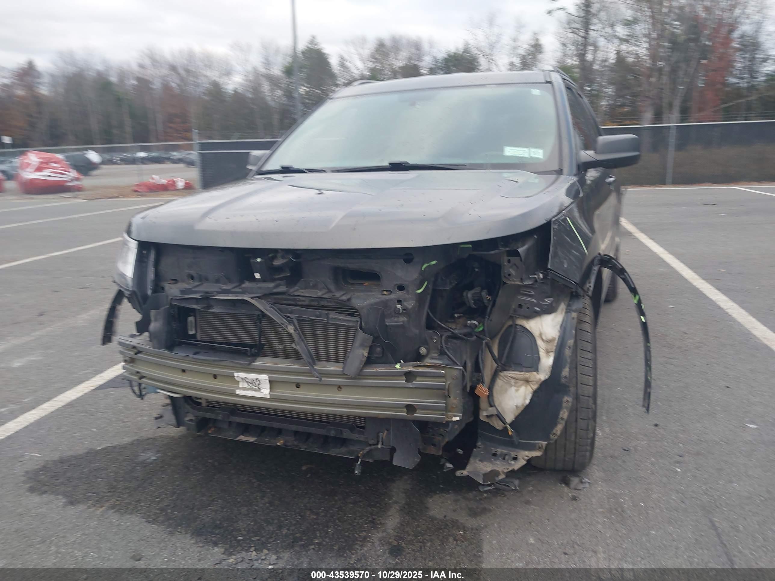 FORD EXPLORER image 6