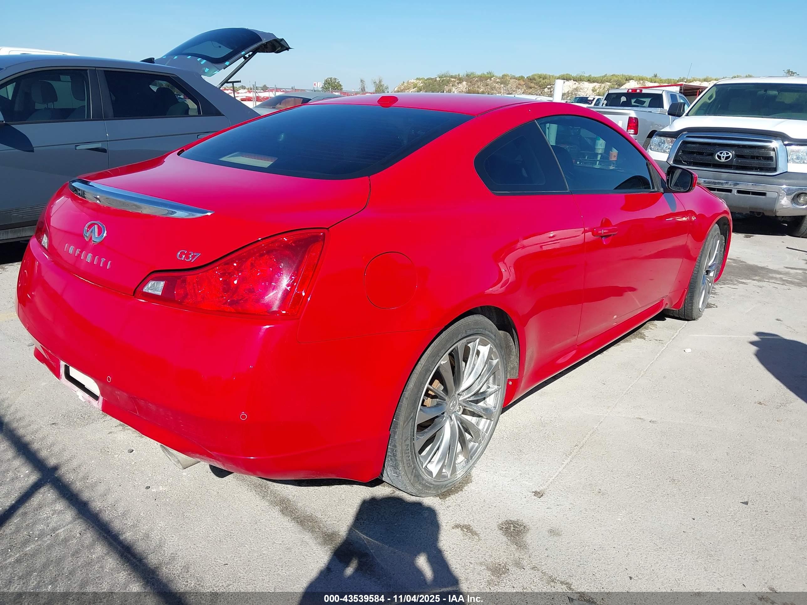 INFINITI G37 image 4