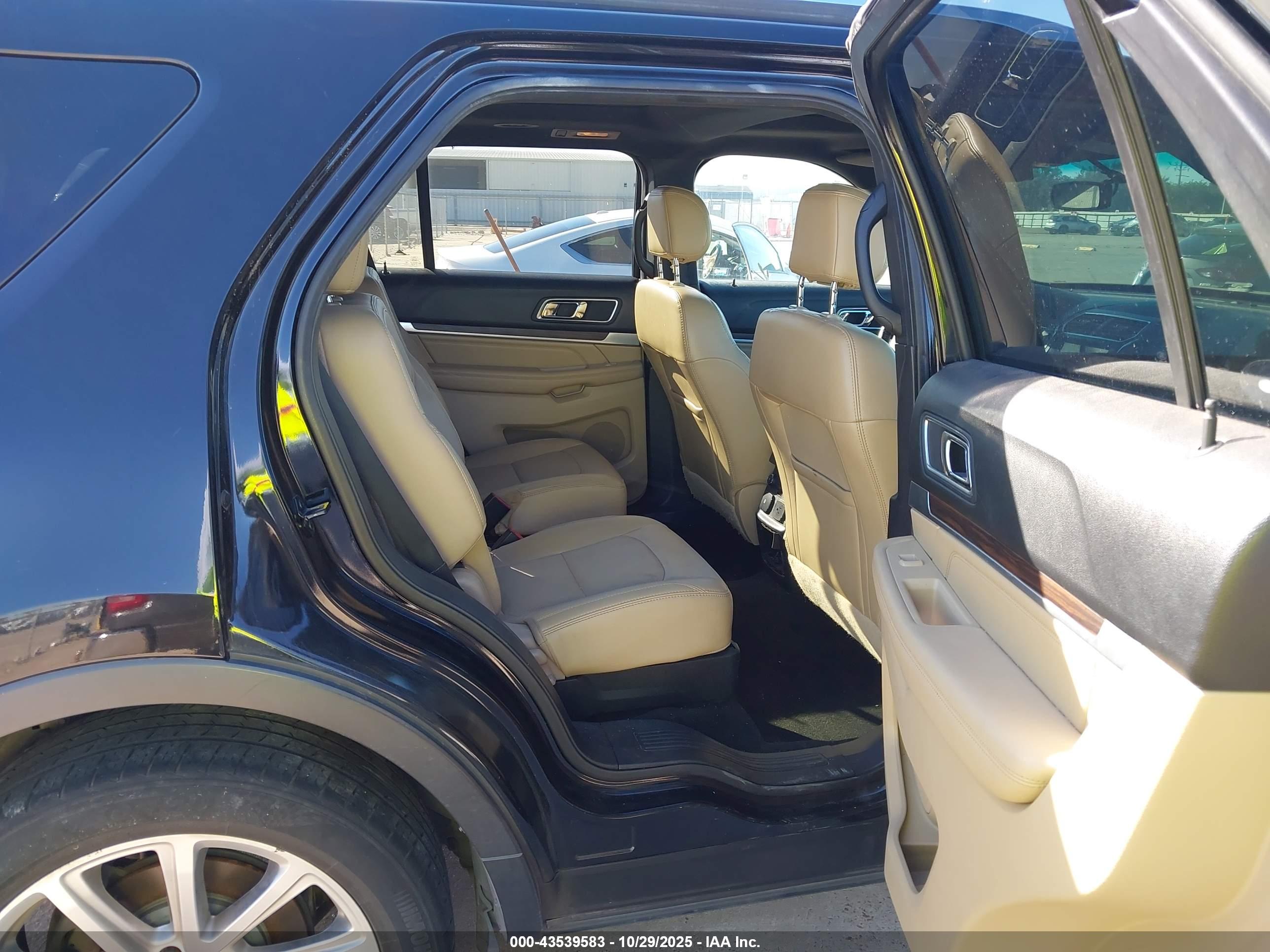 FORD EXPLORER image 8