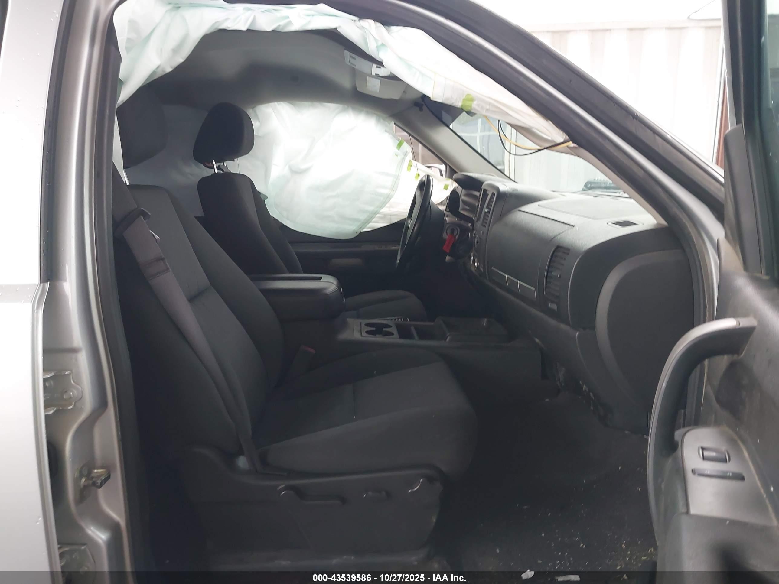 CHEVROLET SILVERADO image 5