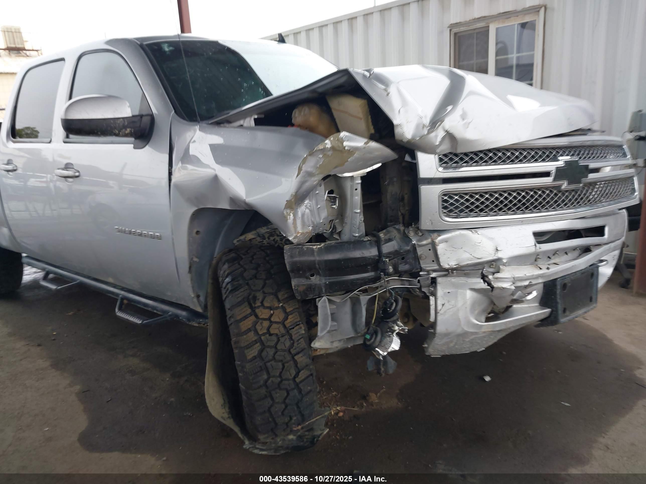 CHEVROLET SILVERADO image 6
