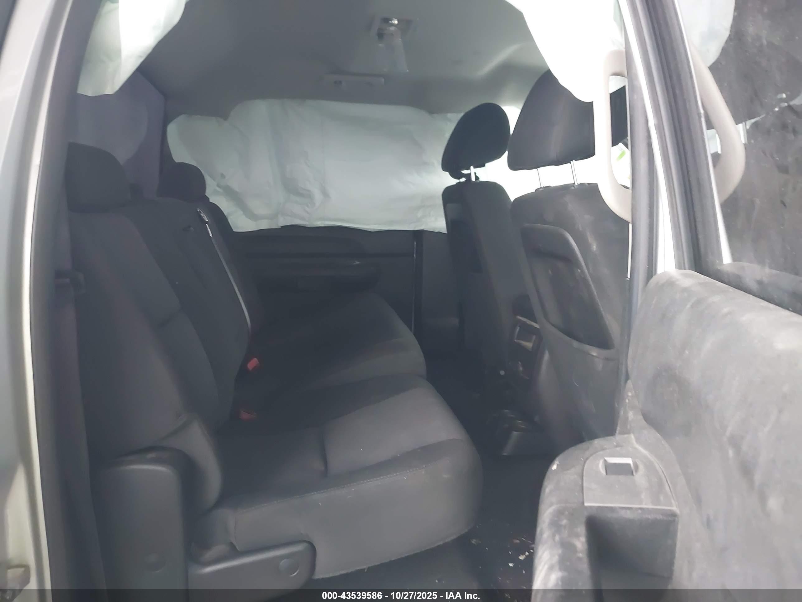 CHEVROLET SILVERADO image 8
