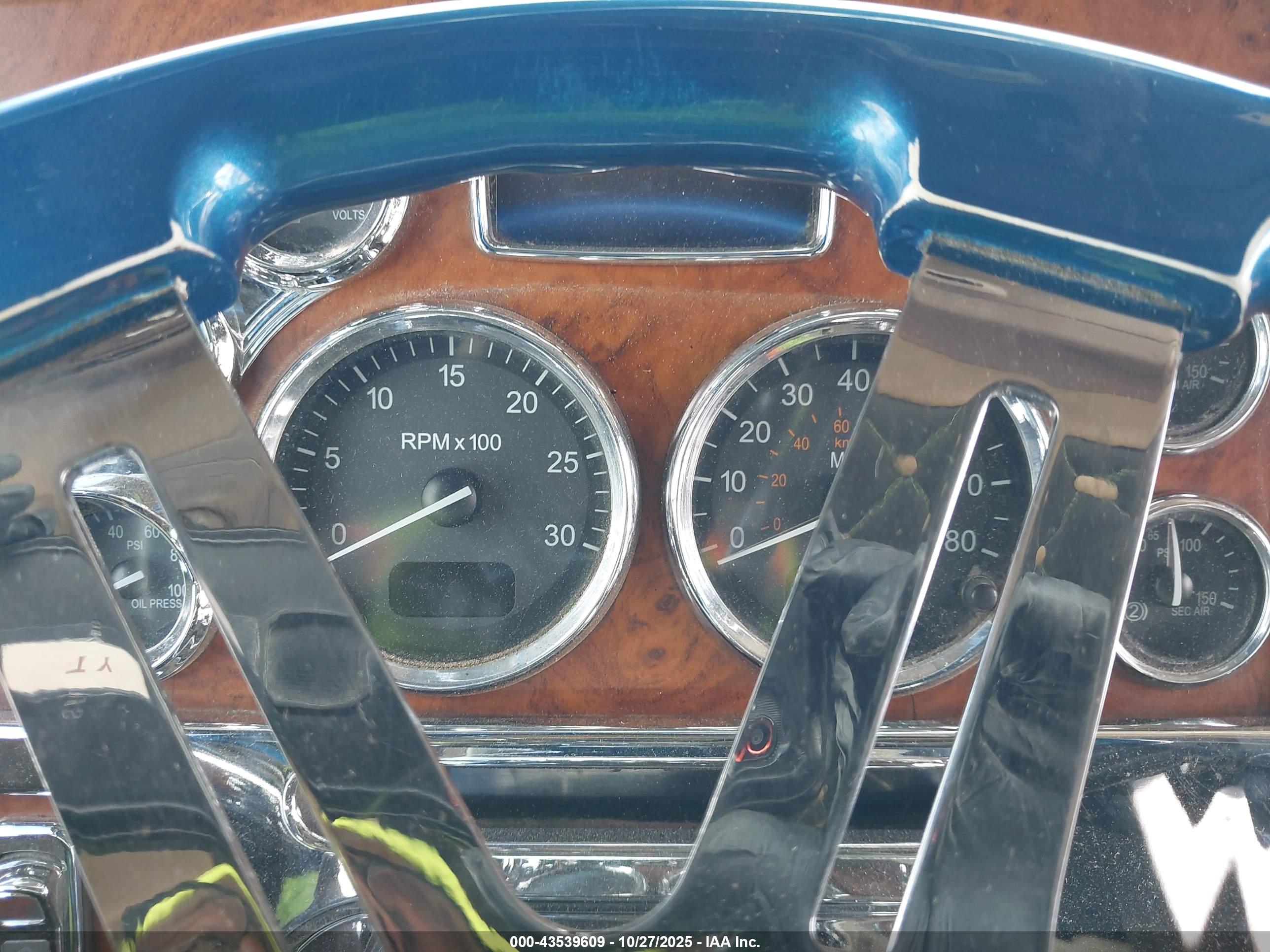 PETERBILT 388 image 6