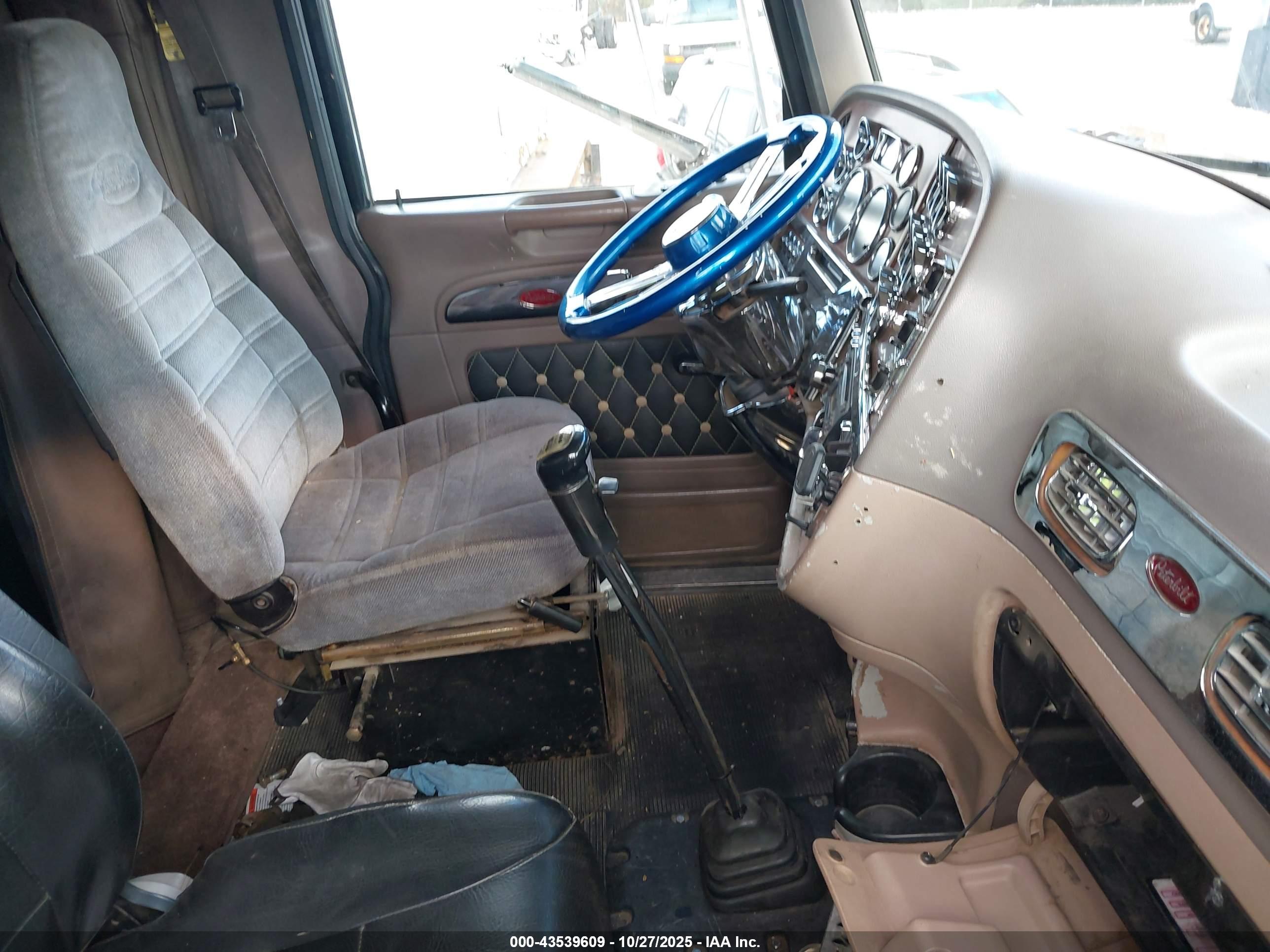 PETERBILT 388 image 8