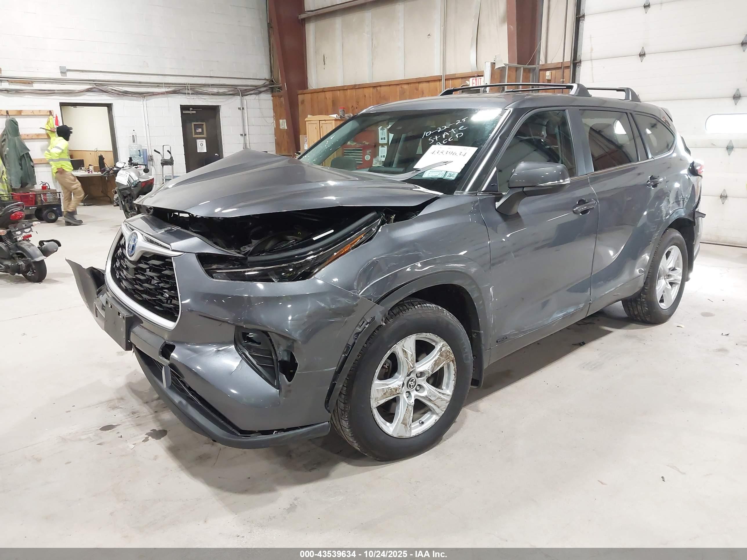 TOYOTA HIGHLANDER image 2