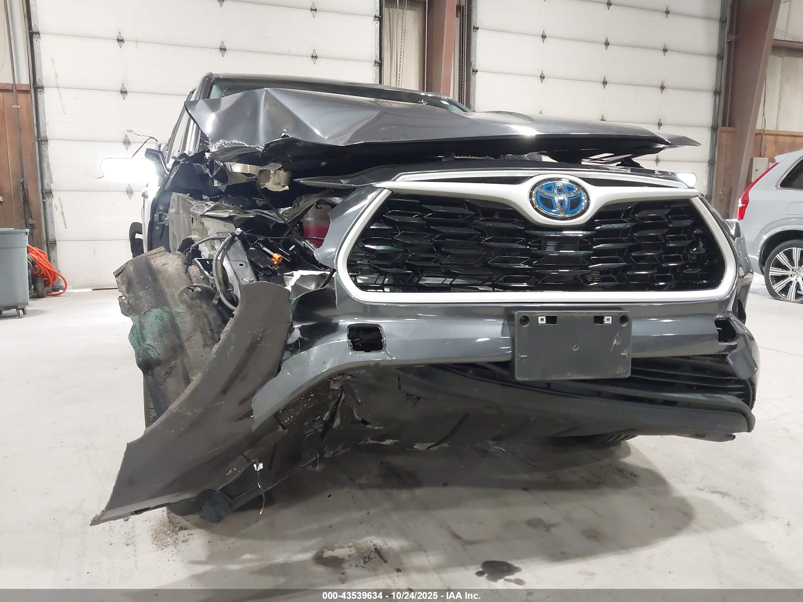 TOYOTA HIGHLANDER image 6