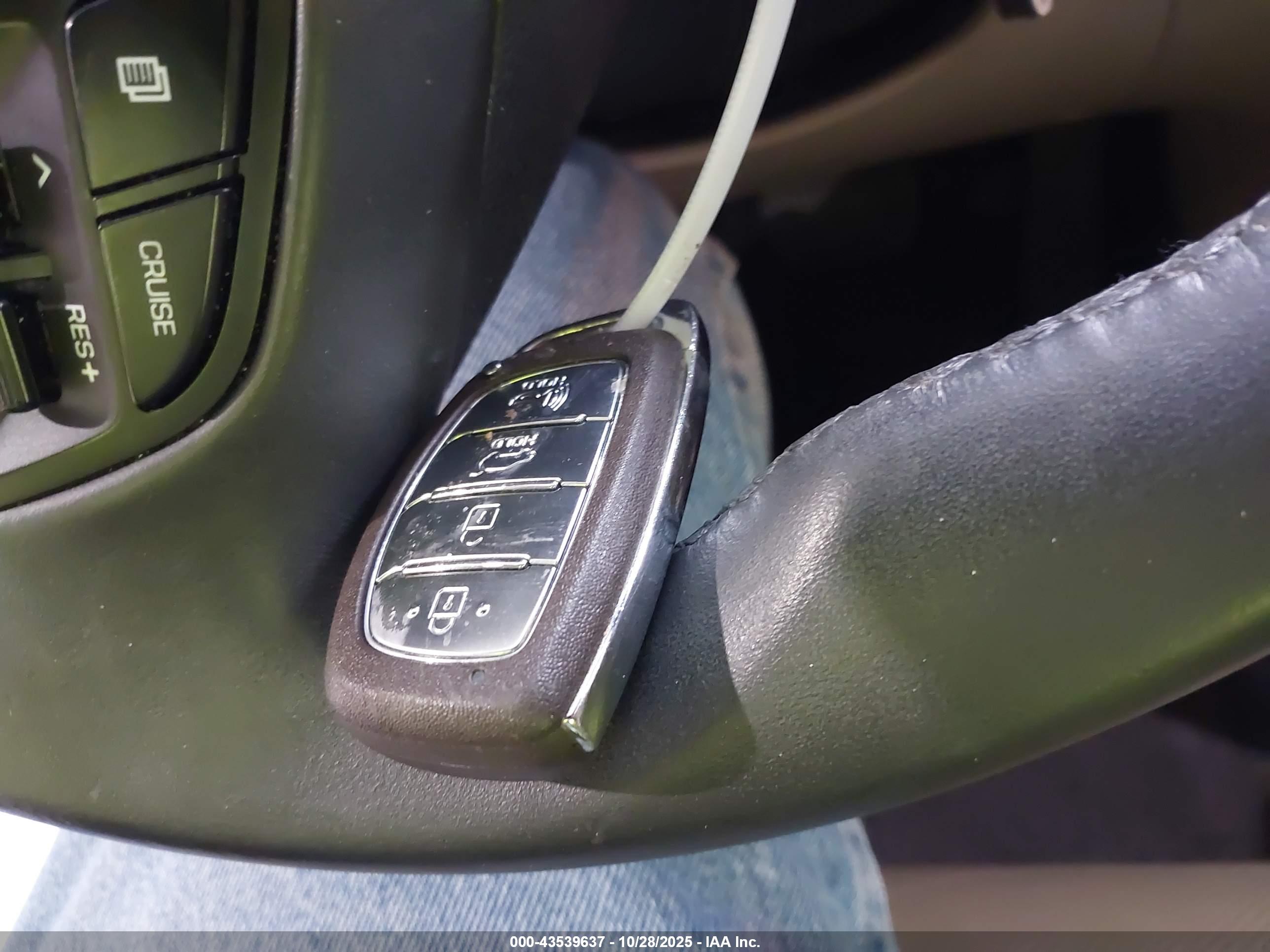 HYUNDAI TUCSON image 11