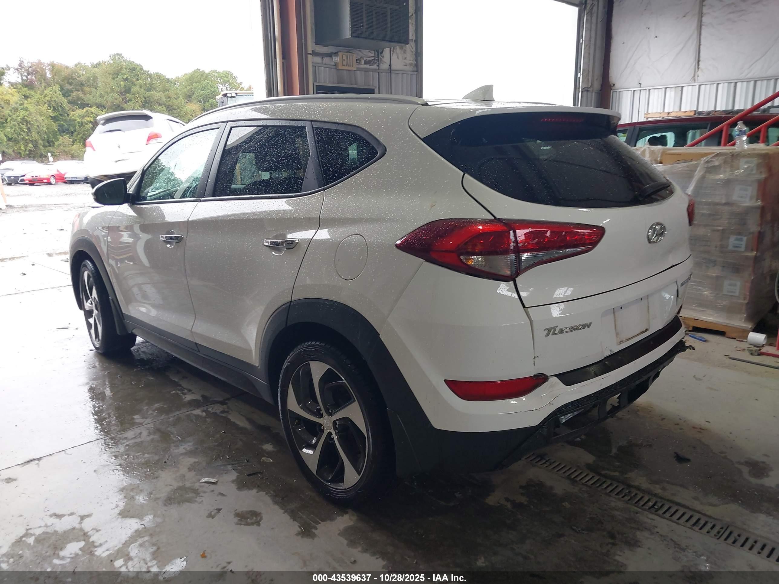HYUNDAI TUCSON image 3