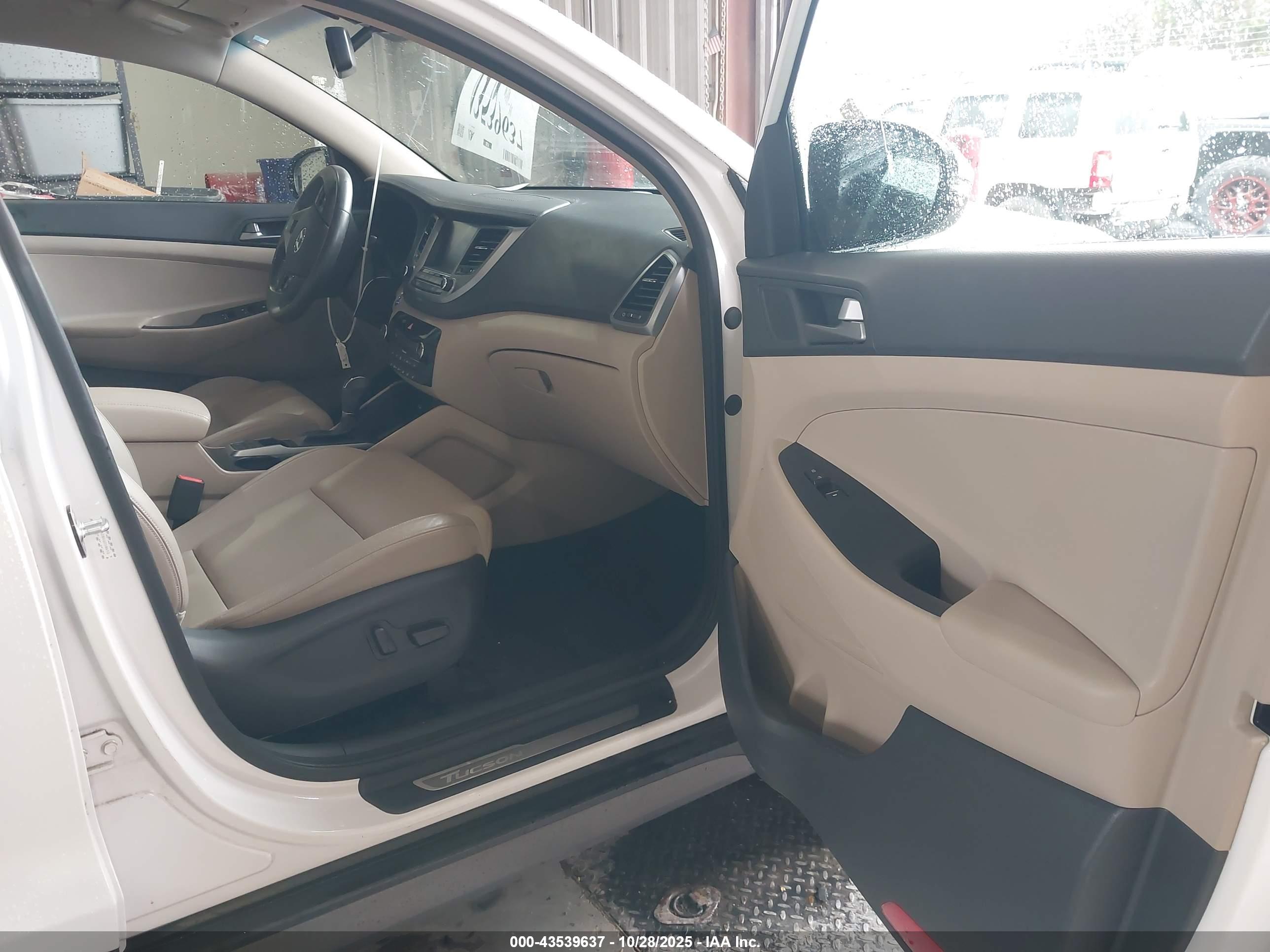 HYUNDAI TUCSON image 5