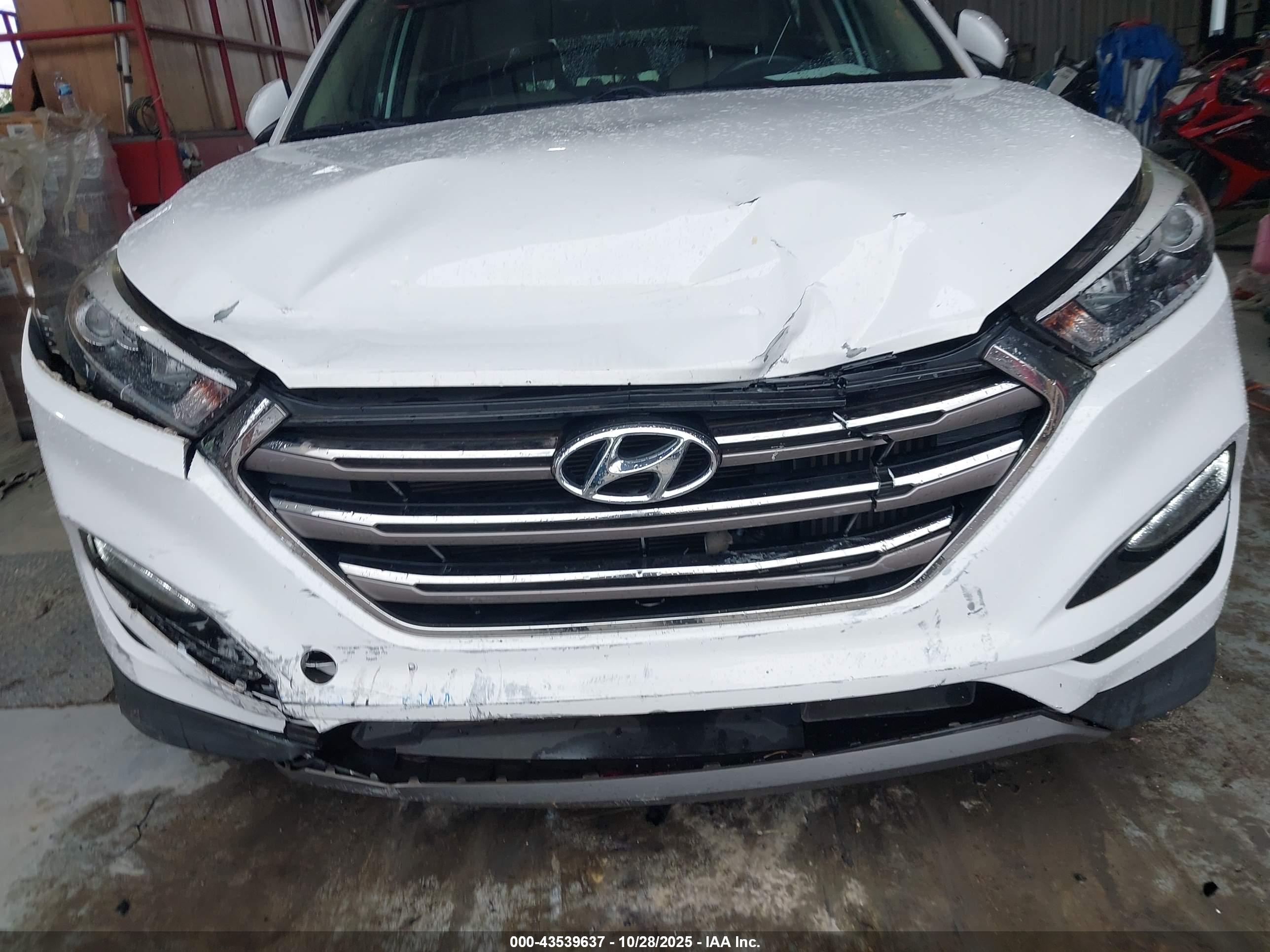 HYUNDAI TUCSON image 6