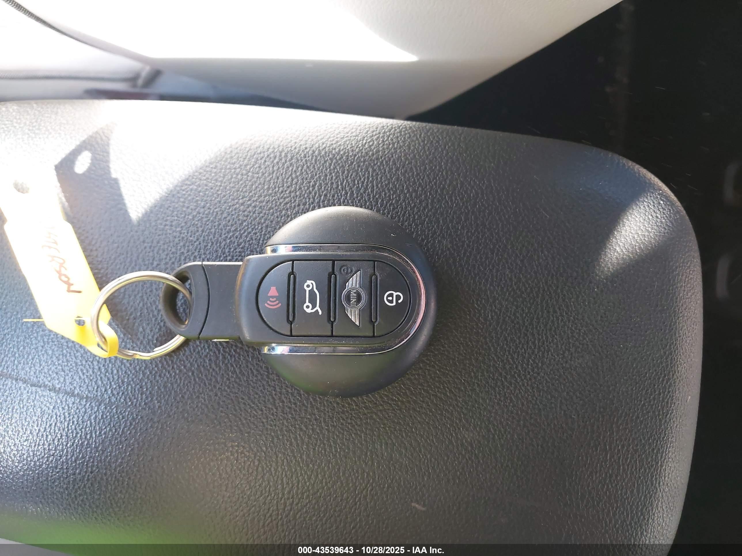 MINI COUNTRYMAN image 11