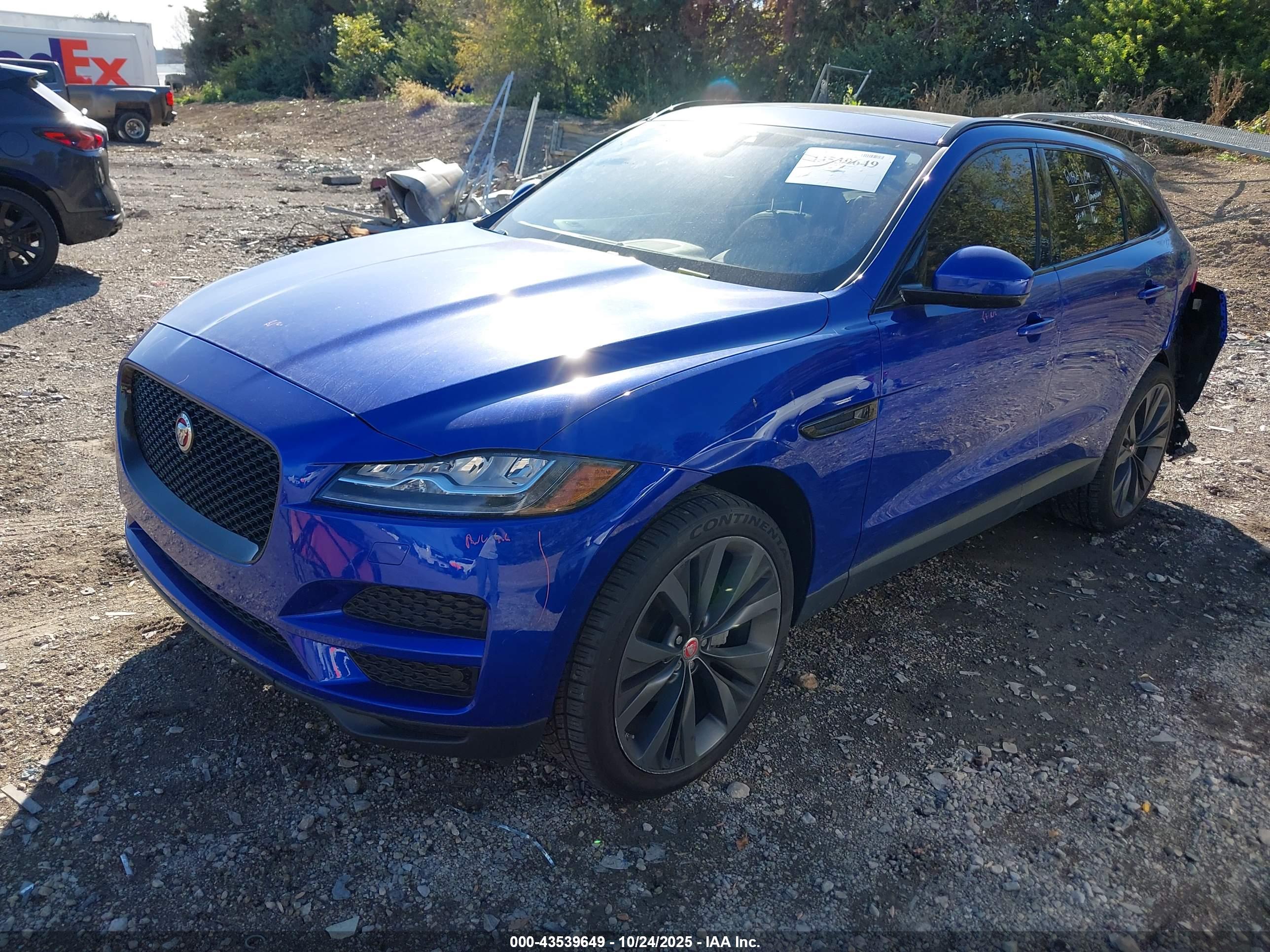 JAGUAR F-PACE image 2