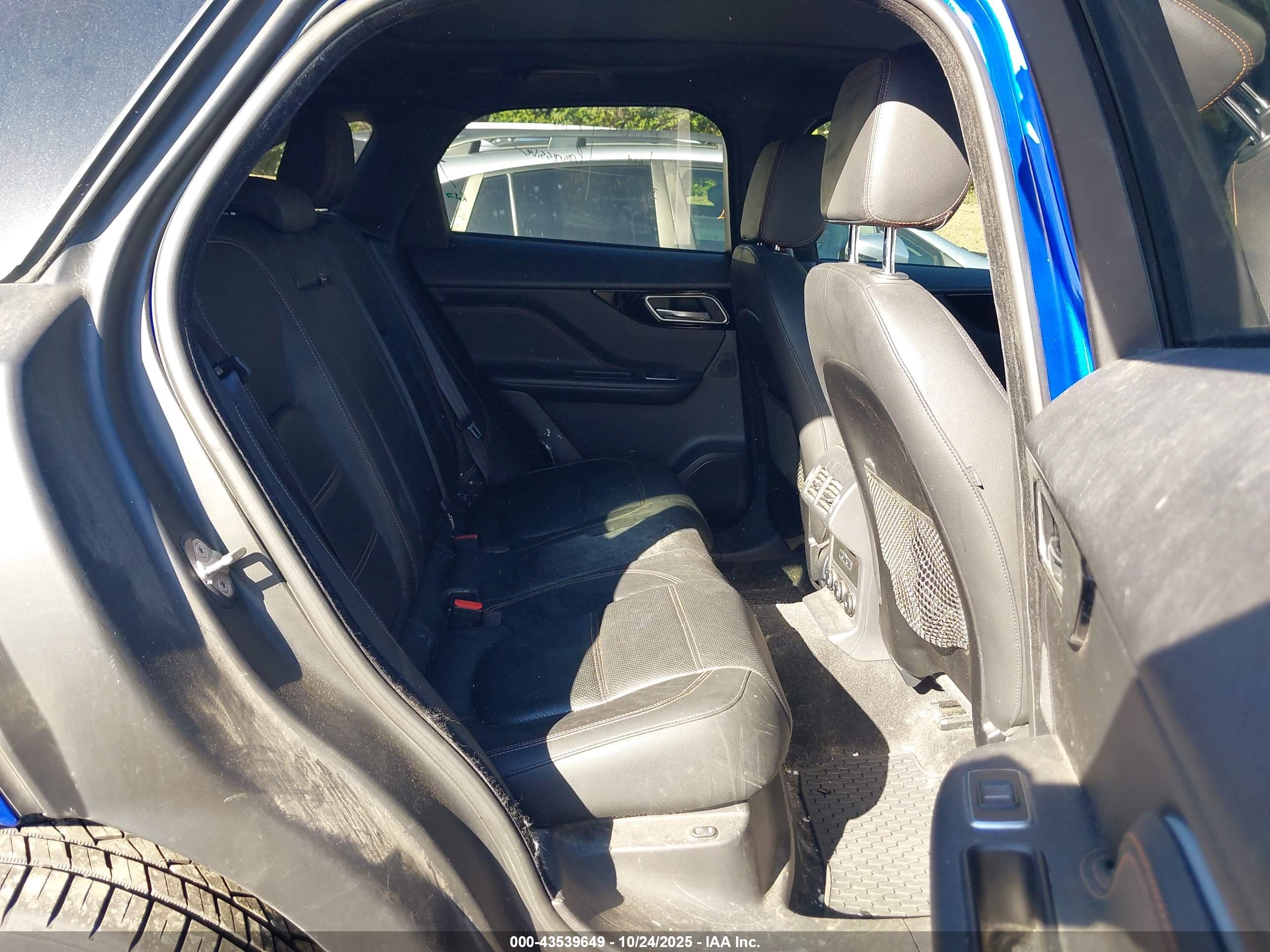 JAGUAR F-PACE image 8