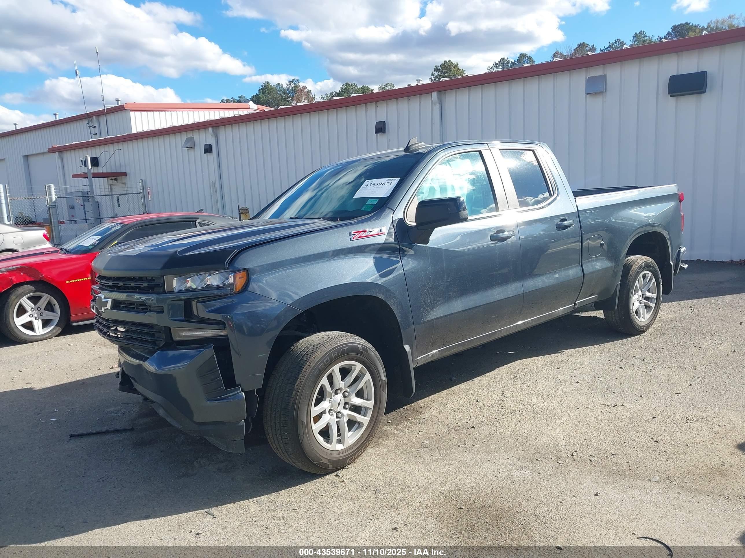 CHEVROLET SILVERADO image 2
