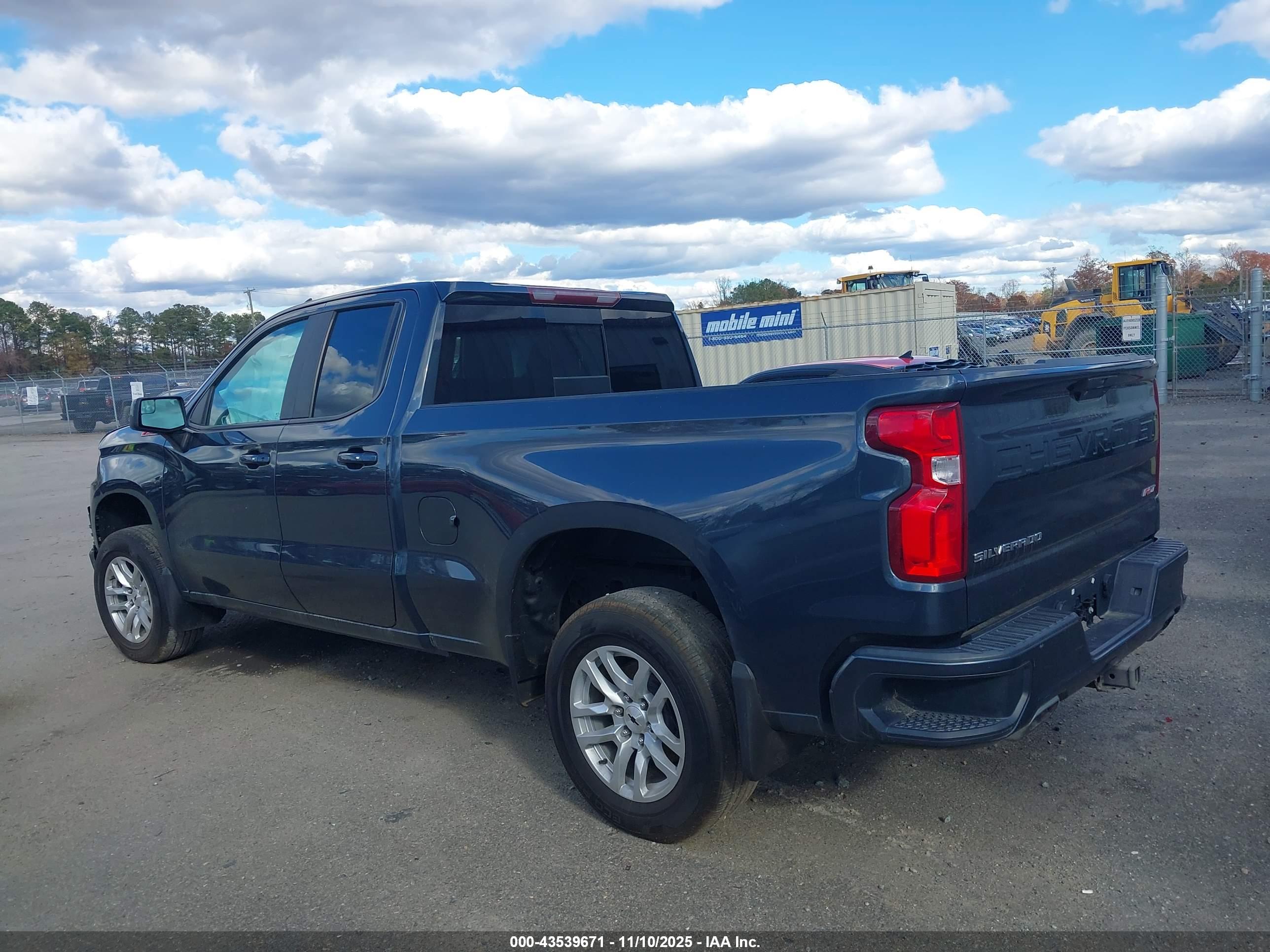 CHEVROLET SILVERADO image 3