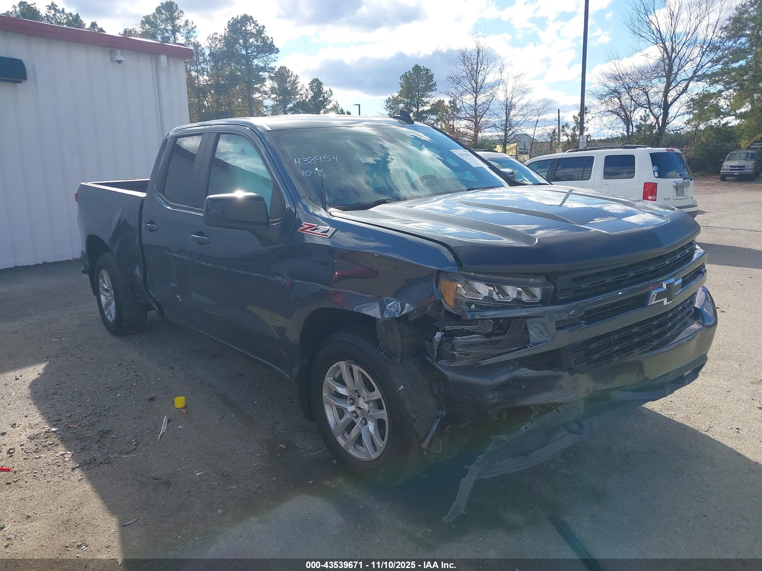 CHEVROLET SILVERADO image 6