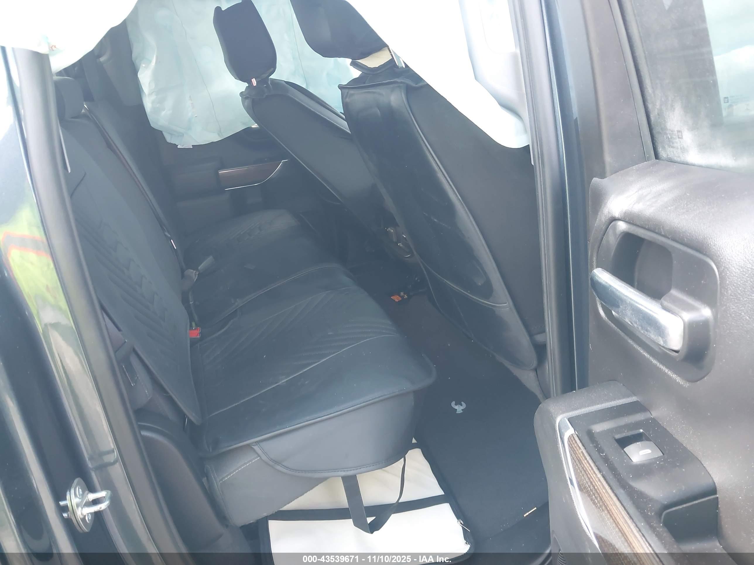 CHEVROLET SILVERADO image 8