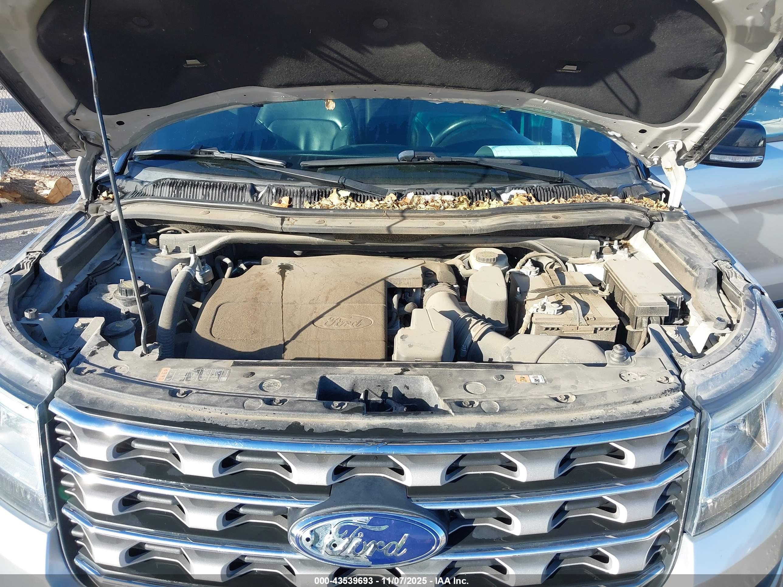 FORD EXPLORER image 10