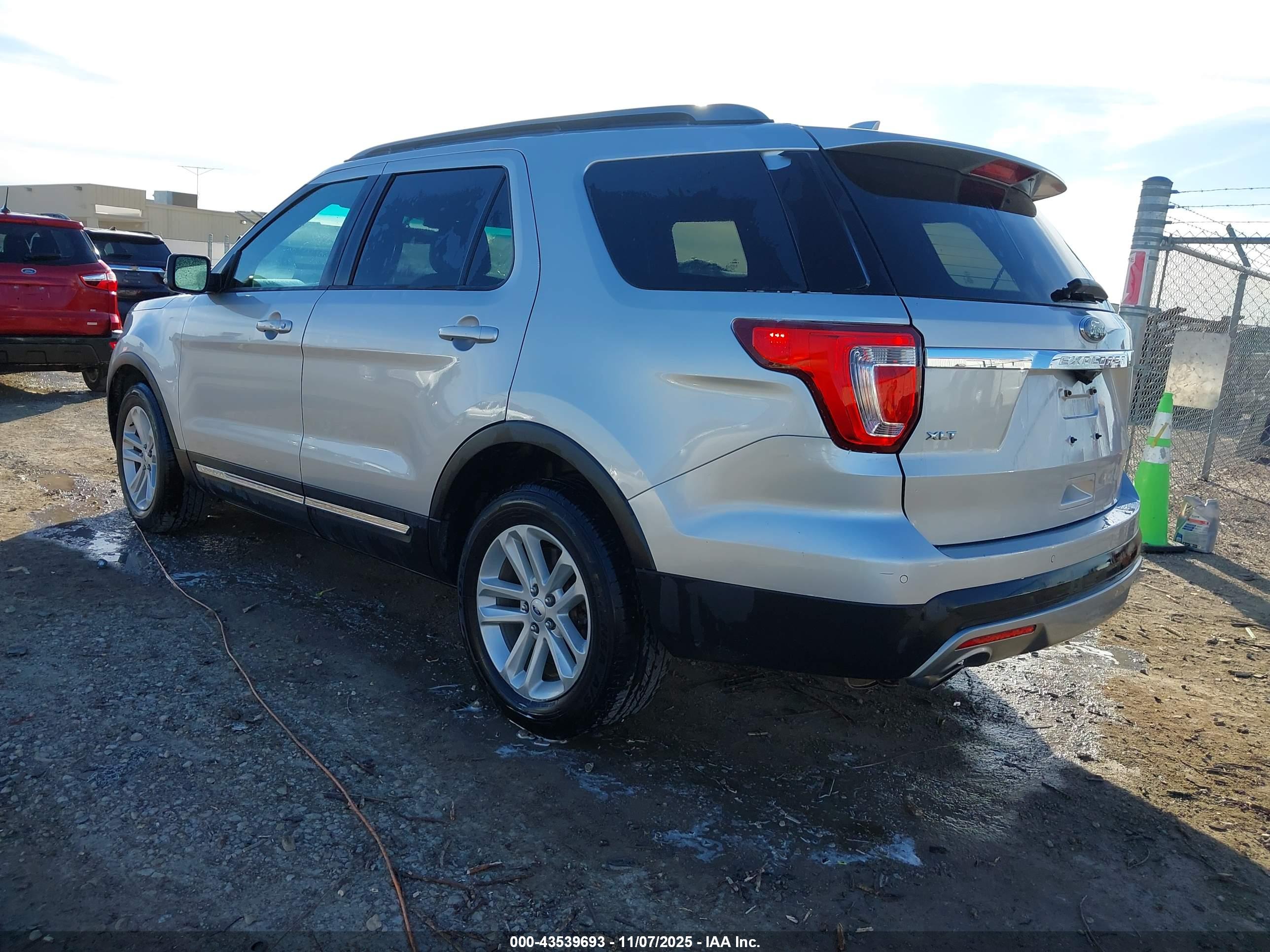 FORD EXPLORER image 3
