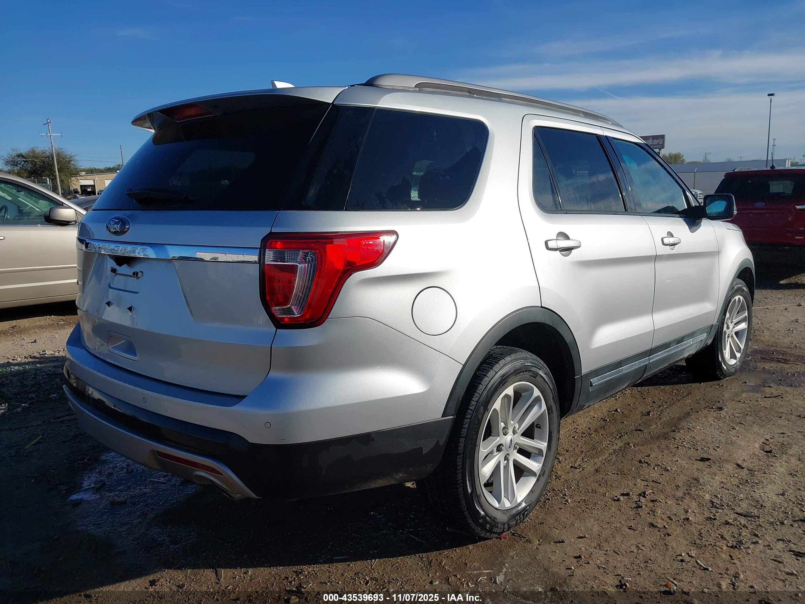 FORD EXPLORER image 4